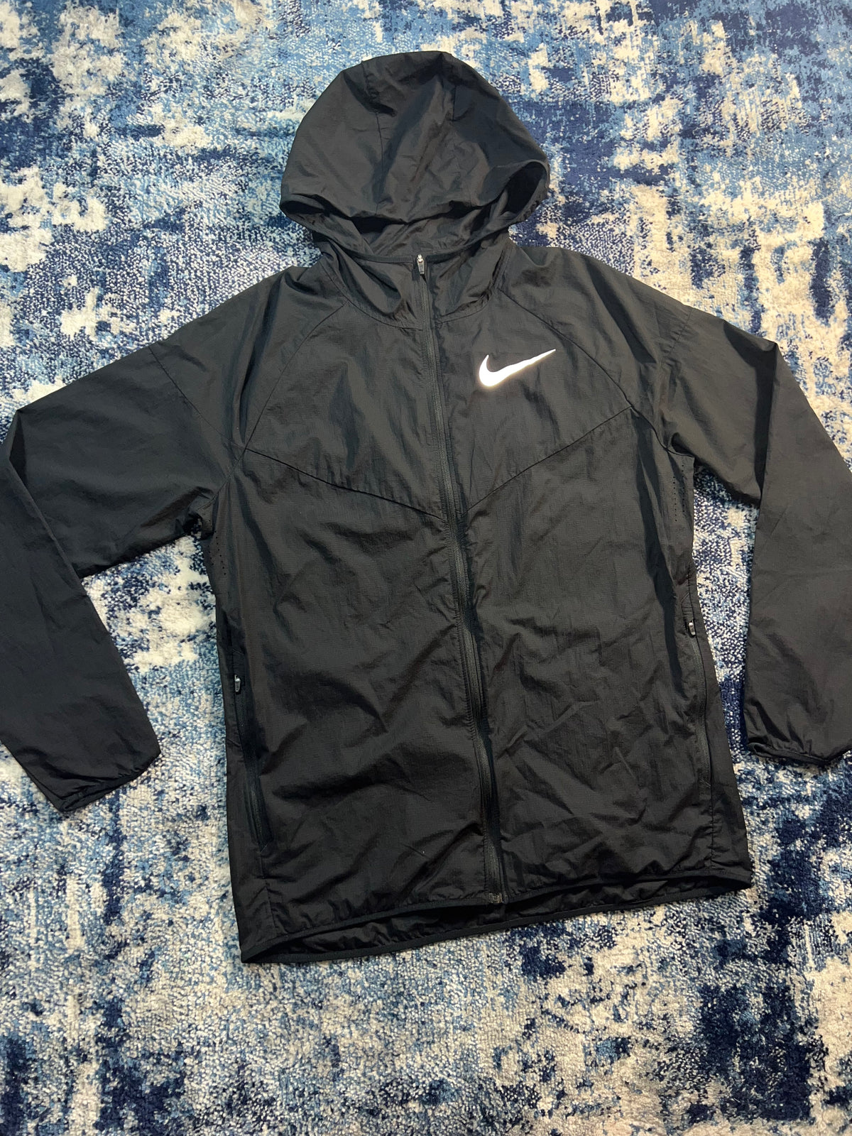 Nike Running Lightweight Full Zip Windrunner Jacket Black Men’s Small in Black, men's Small – detail view
