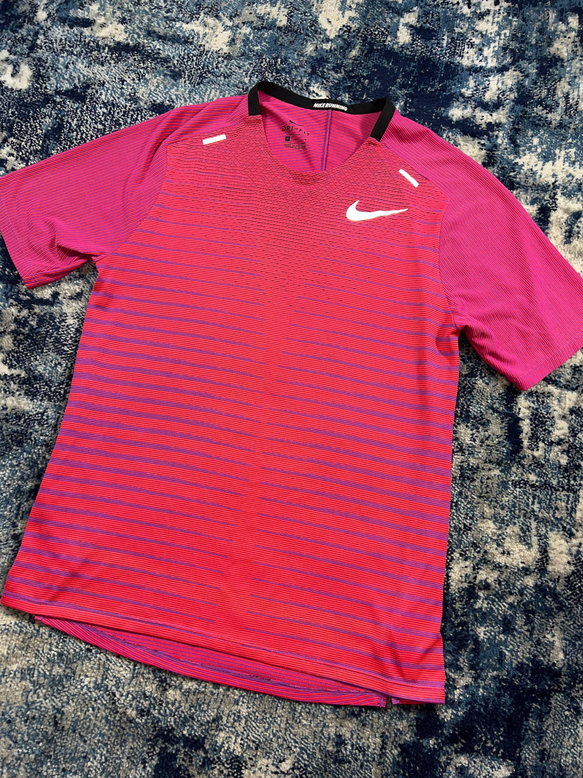 Nike TechKnit Future Fast Running T-Shirt Hot Pink Men’s Medium in Hot Pink, men's Medium – detail view