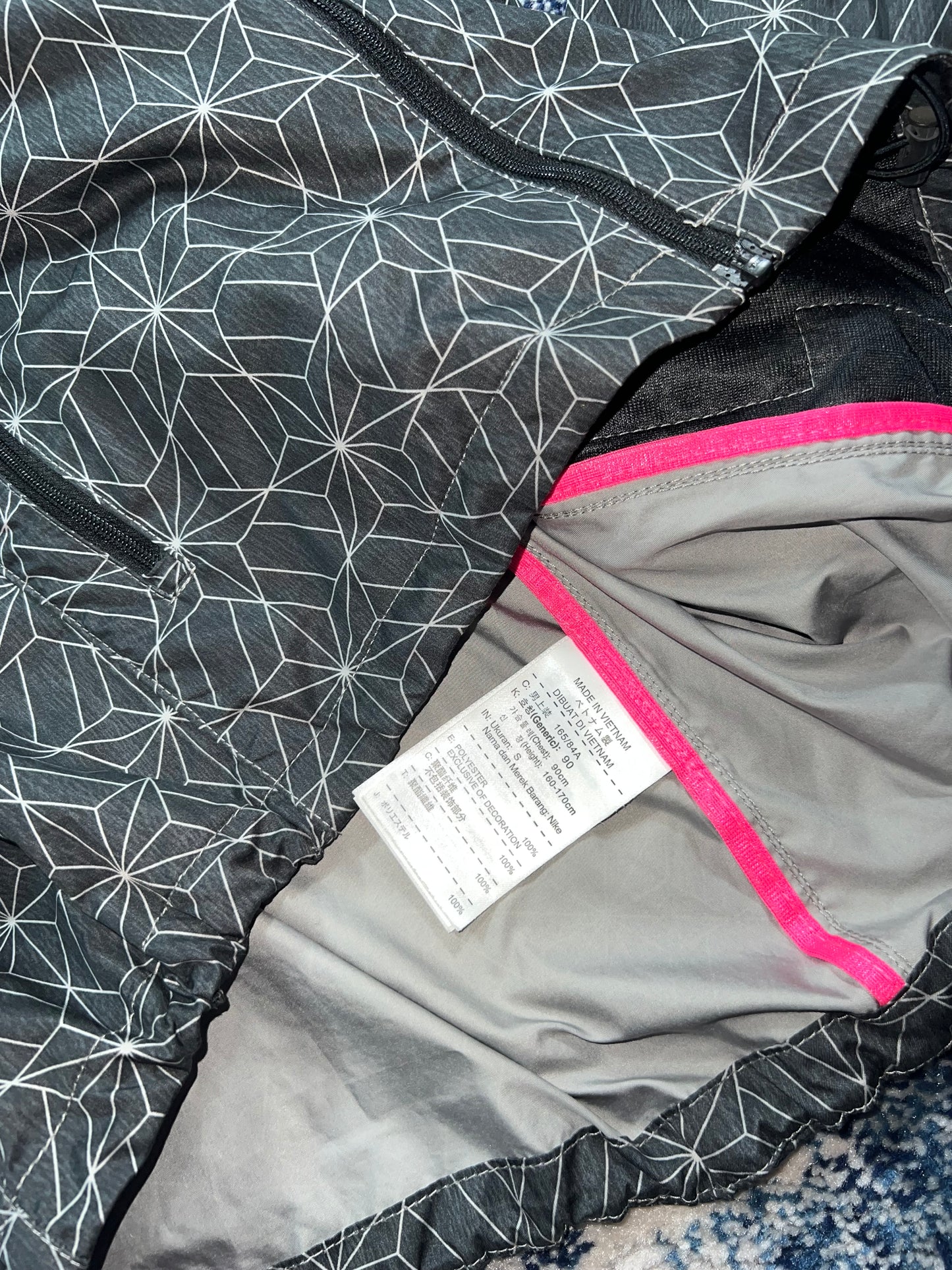 Nike Ekiden Racer Windrunner Jacket Grey Pink Reflective Men’s XS – Grey / Pink, Men's Extra Small in Grey / Pink, men's…