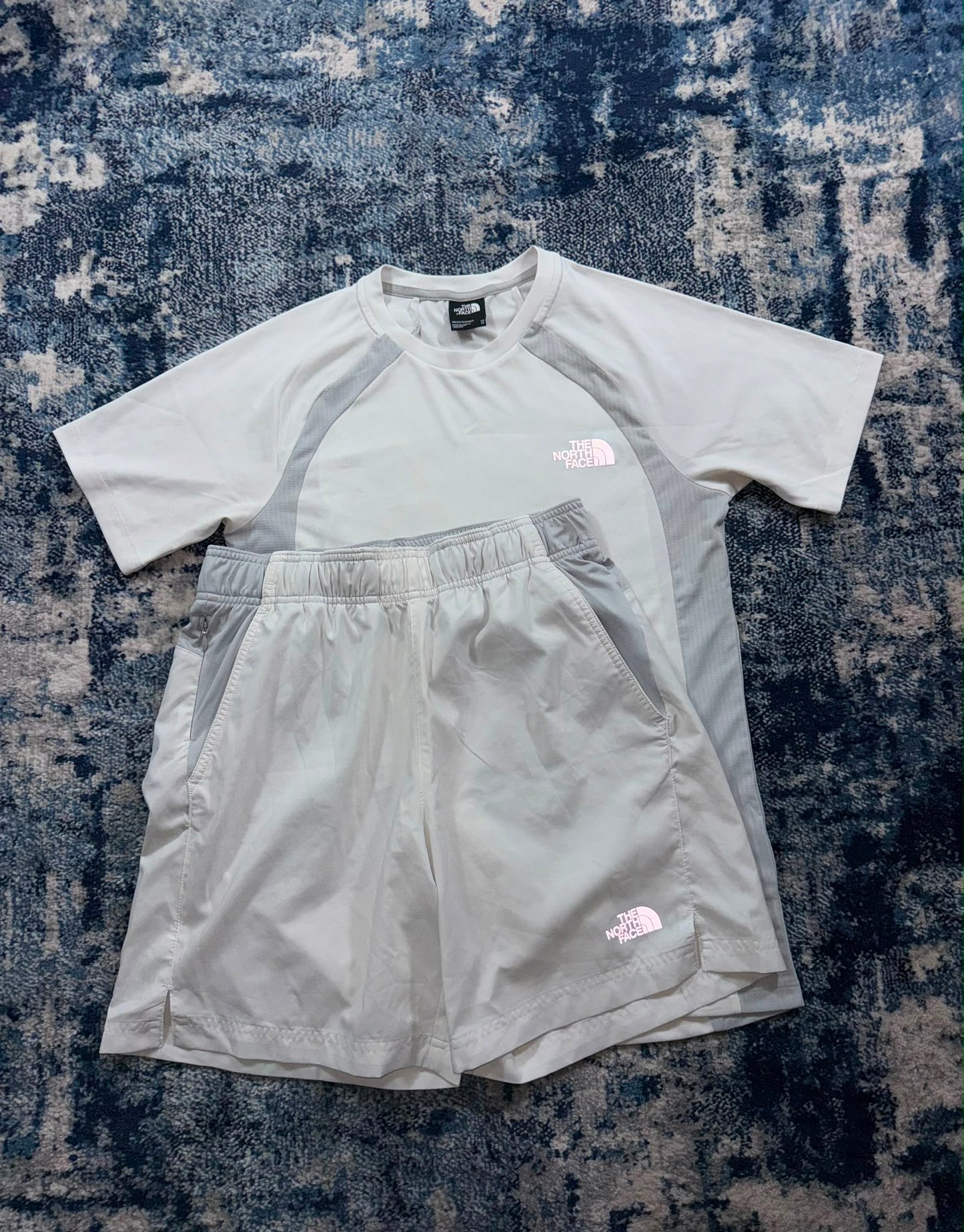 The North Face T Shirt and Shorts Set – White / grey in White / grey, men's Mixed Sizes – detail view
