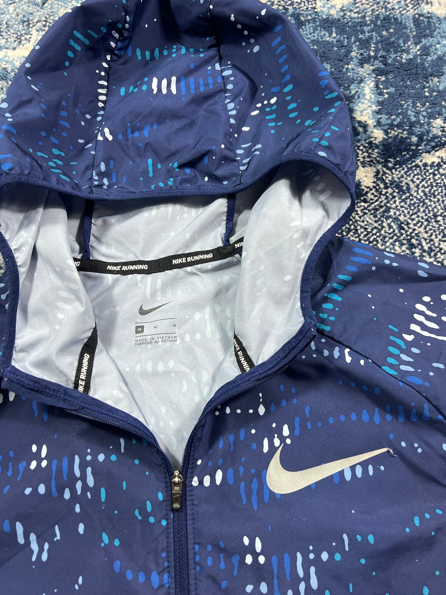 Nike Digital Windrunner Jacket Blue Reflective Medium Men’s Running Festival in Blue, men's Medium – detail view