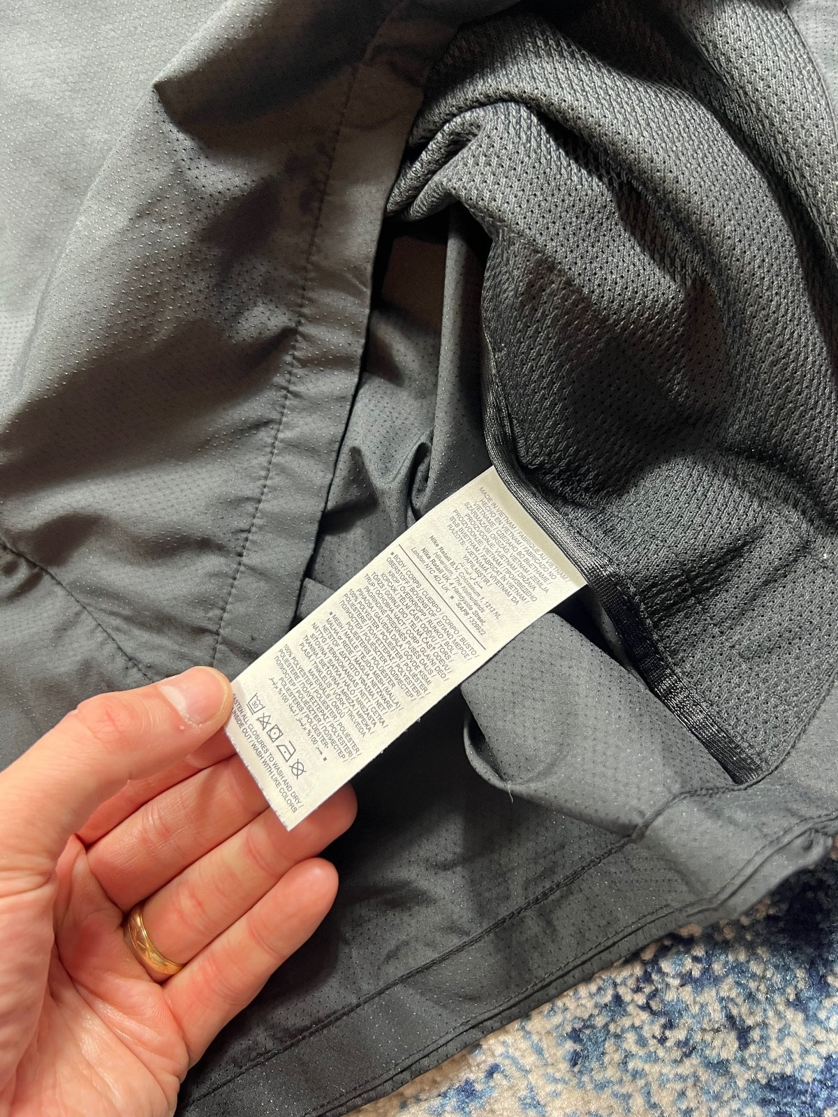 Nike Essentials Windrunner Jacket – Black, Men's Small in Black, men's Small – detail view