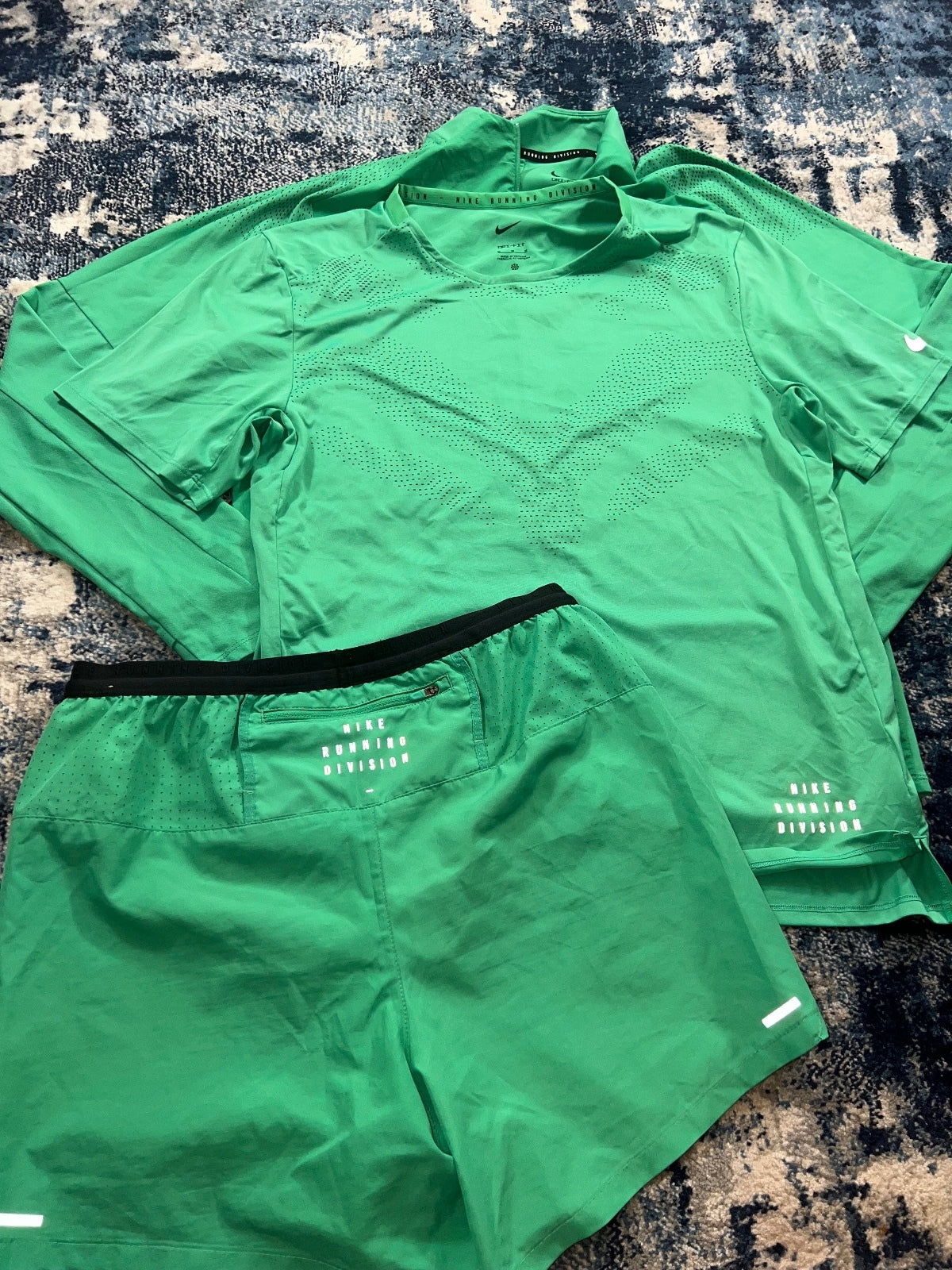 Nike Running Division 1/4 Zip 3 Piece Tracksuit Set – Green, Men's Medium in Green, men's Medium – detail view