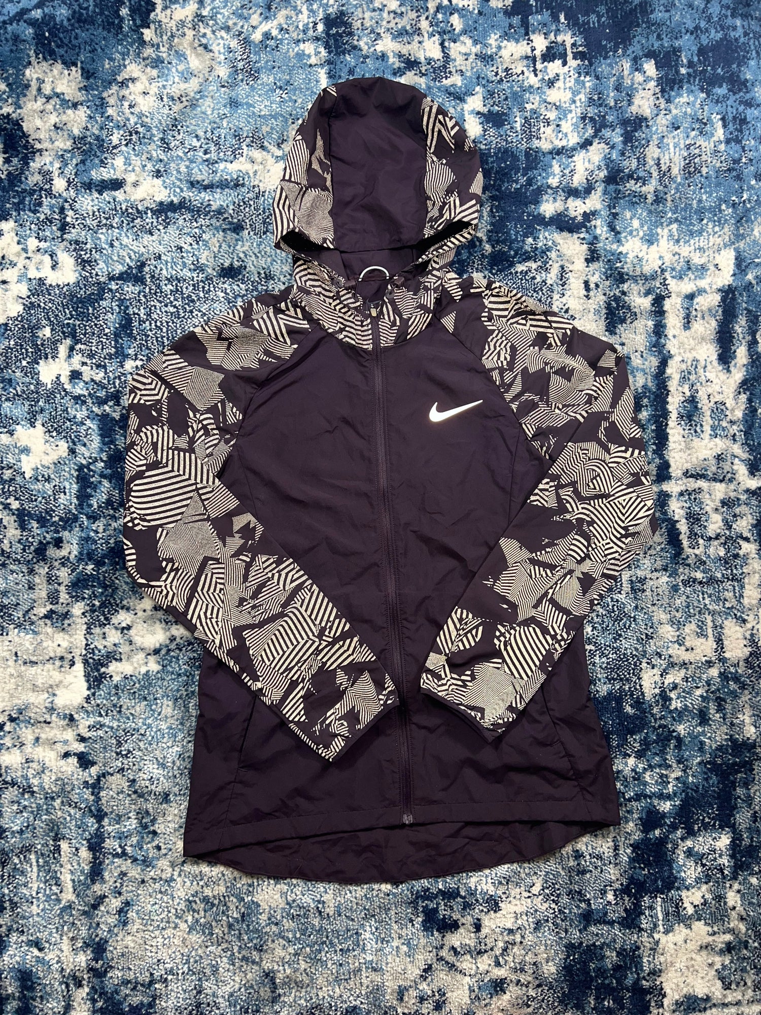 Nike Women’s reflective Windrunner running jacket in purple fitting UK women’s small