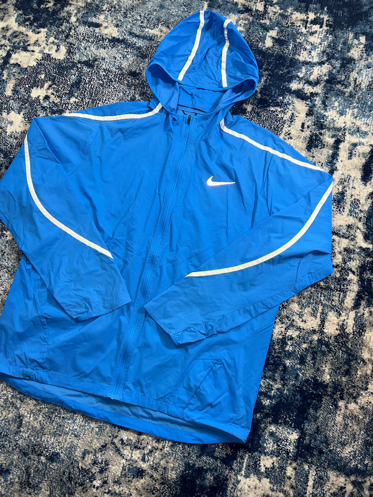 Nike Impossibly Lightweight Windrunner Jacket Blue White Men’s Large – Blue / White in Blue / White, men's Mixed Sizes –…