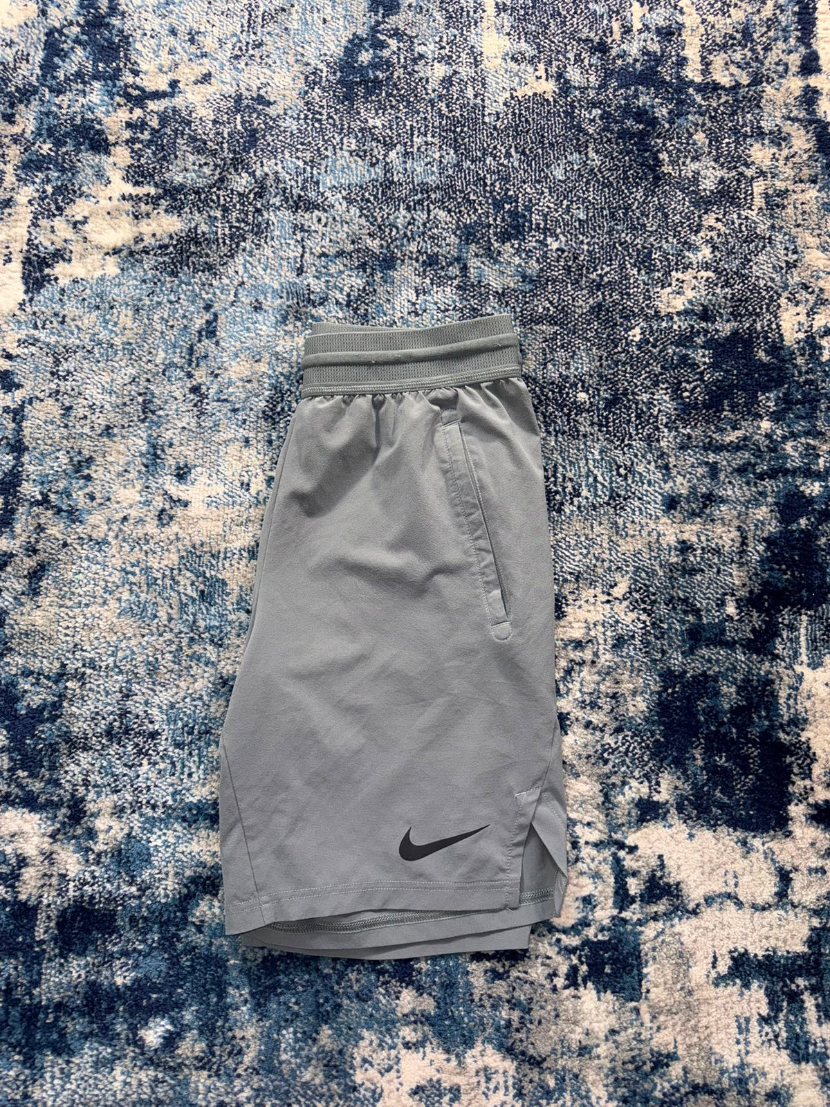 Nike Dri-FIT 7” Shorts Grey Men’s Small Zip Pockets in Grey, men's Small – front view