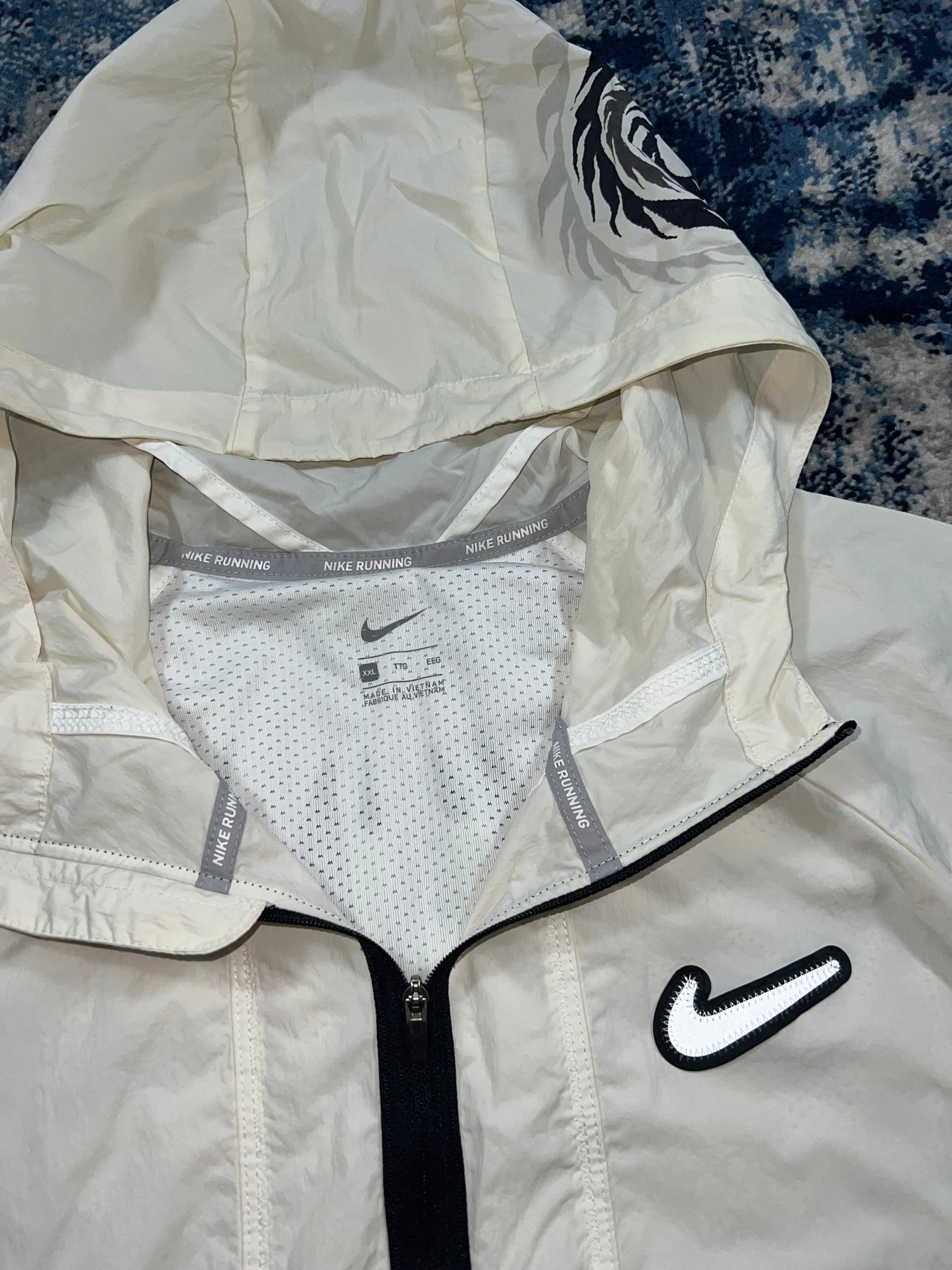 Nike Wild Run Dragon Windrunner & Flex Stride Shorts Set White Black – White / Black in White / Black, men's Mixed Sizes –…