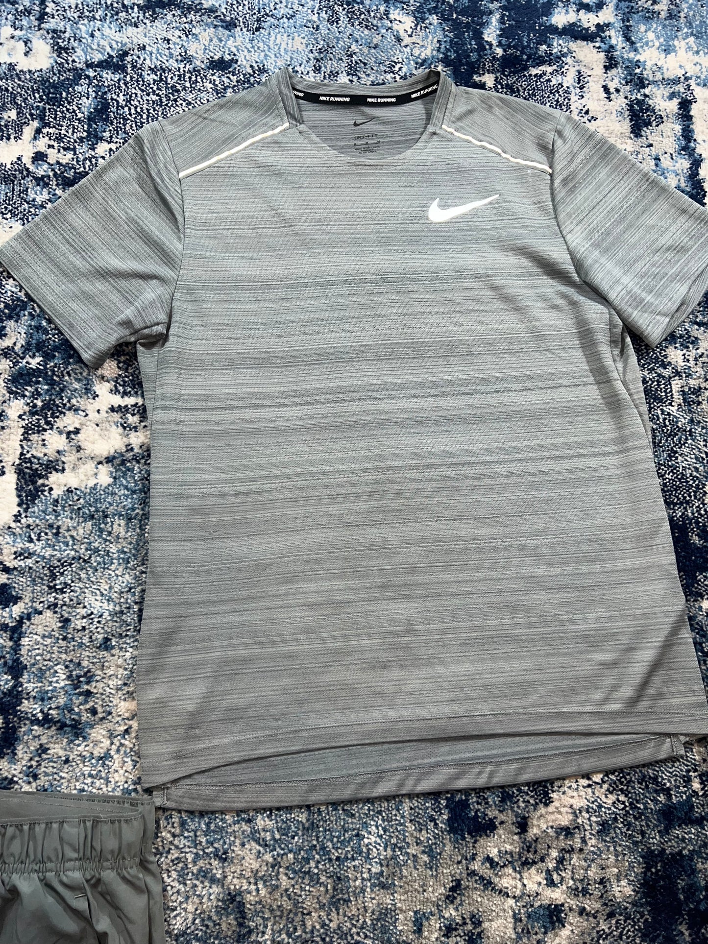 Nike Miler T-Shirt & Challenger 9” Shorts Running Gym Set Grey Men’s Medium in Grey, men's Medium – detail view