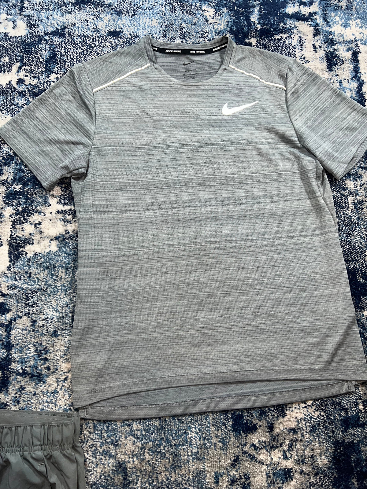 Nike Miler T-Shirt & Challenger 9” Shorts Running Gym Set Grey Men’s Medium in Grey, men's Medium – detail view