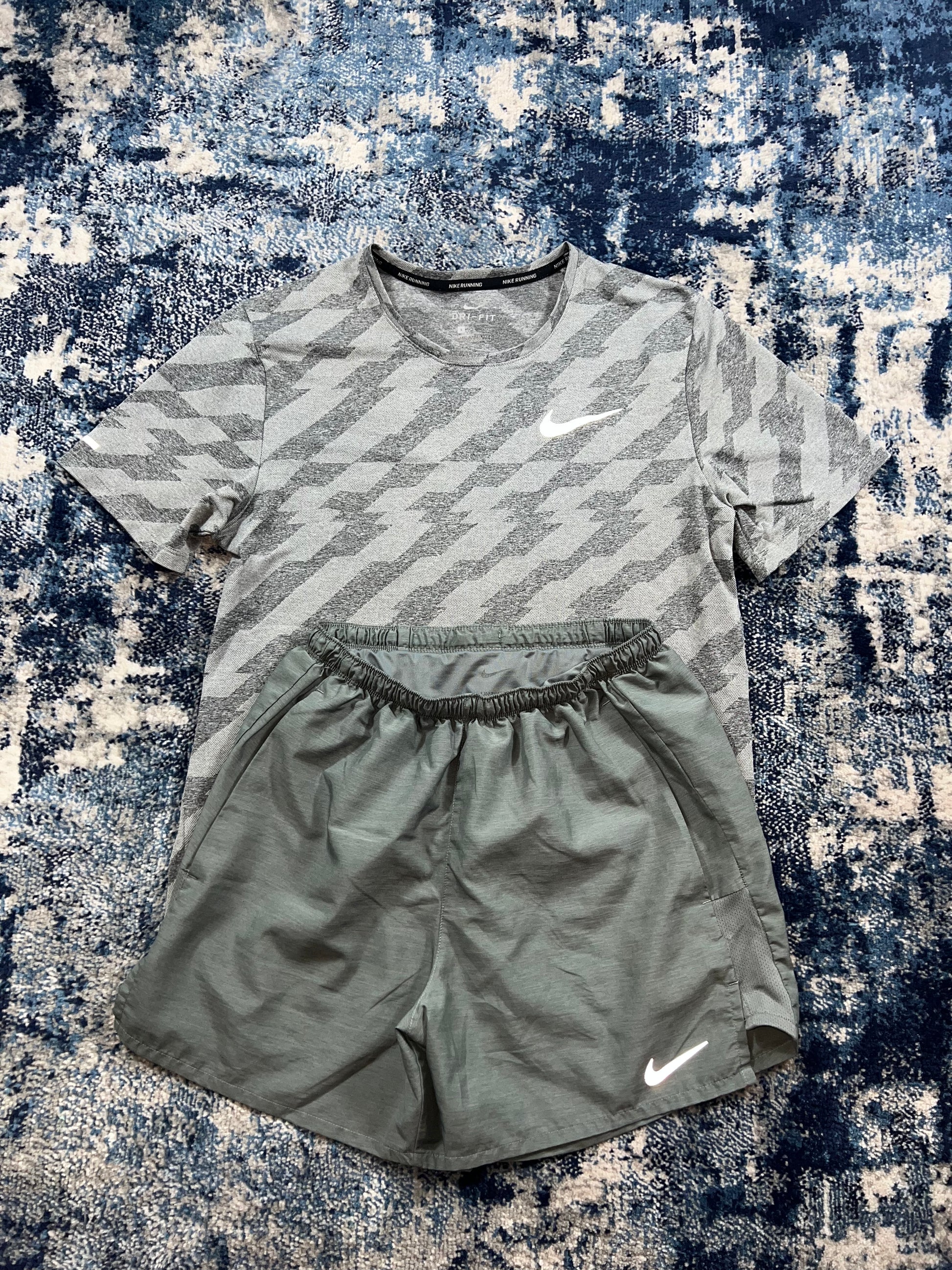 Nike Jacquard Miler T-Shirt & Challenger 5” Shorts Running Set Grey Men’s Small in Grey, men's Small – detail view