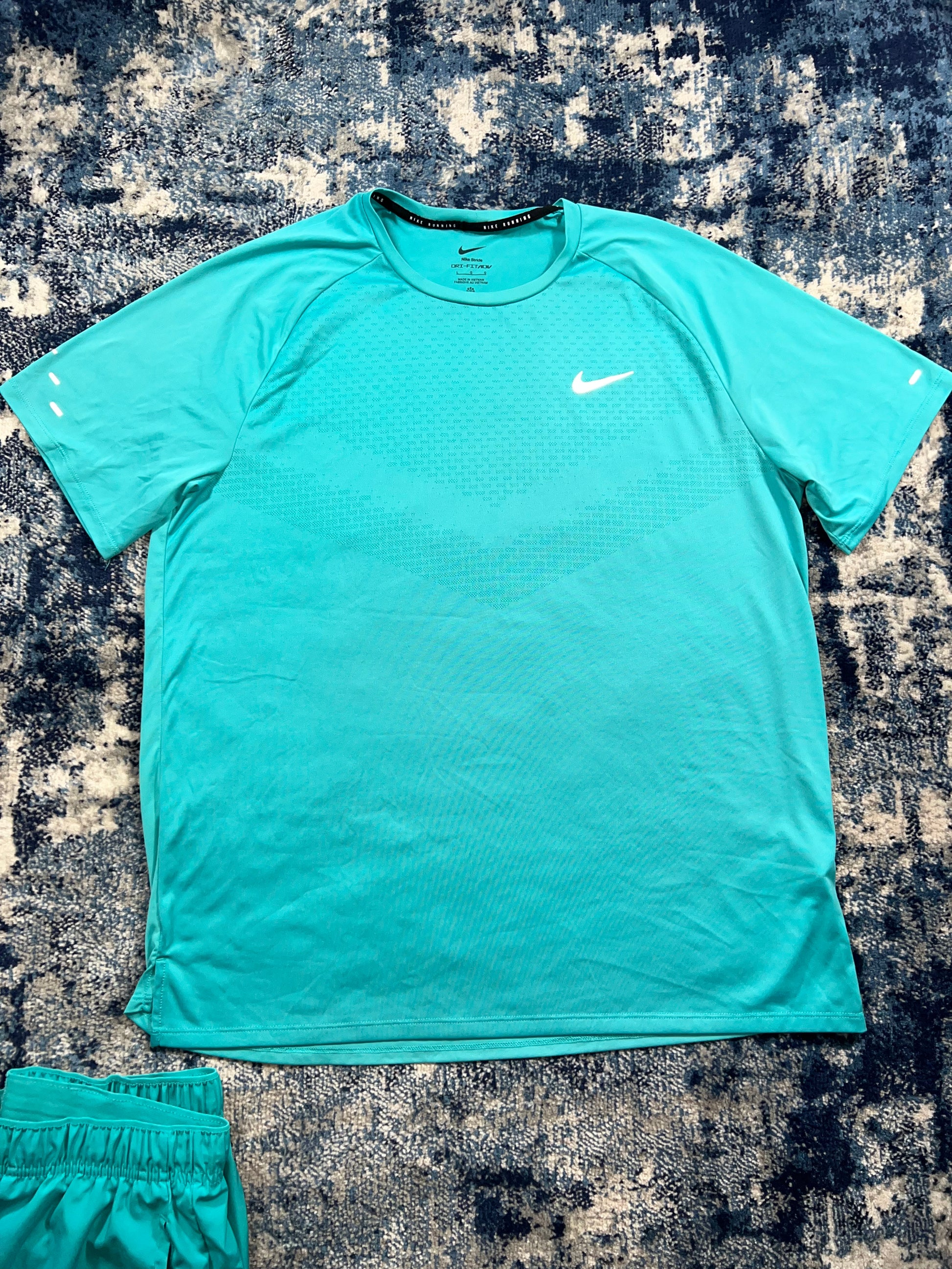 Nike Stride Dri-FIT ADV T-Shirt & Challenger 7” Shorts Set Dusty Cactus – Dusty Cactus / Blue / Green, Men's Large in Dusty…