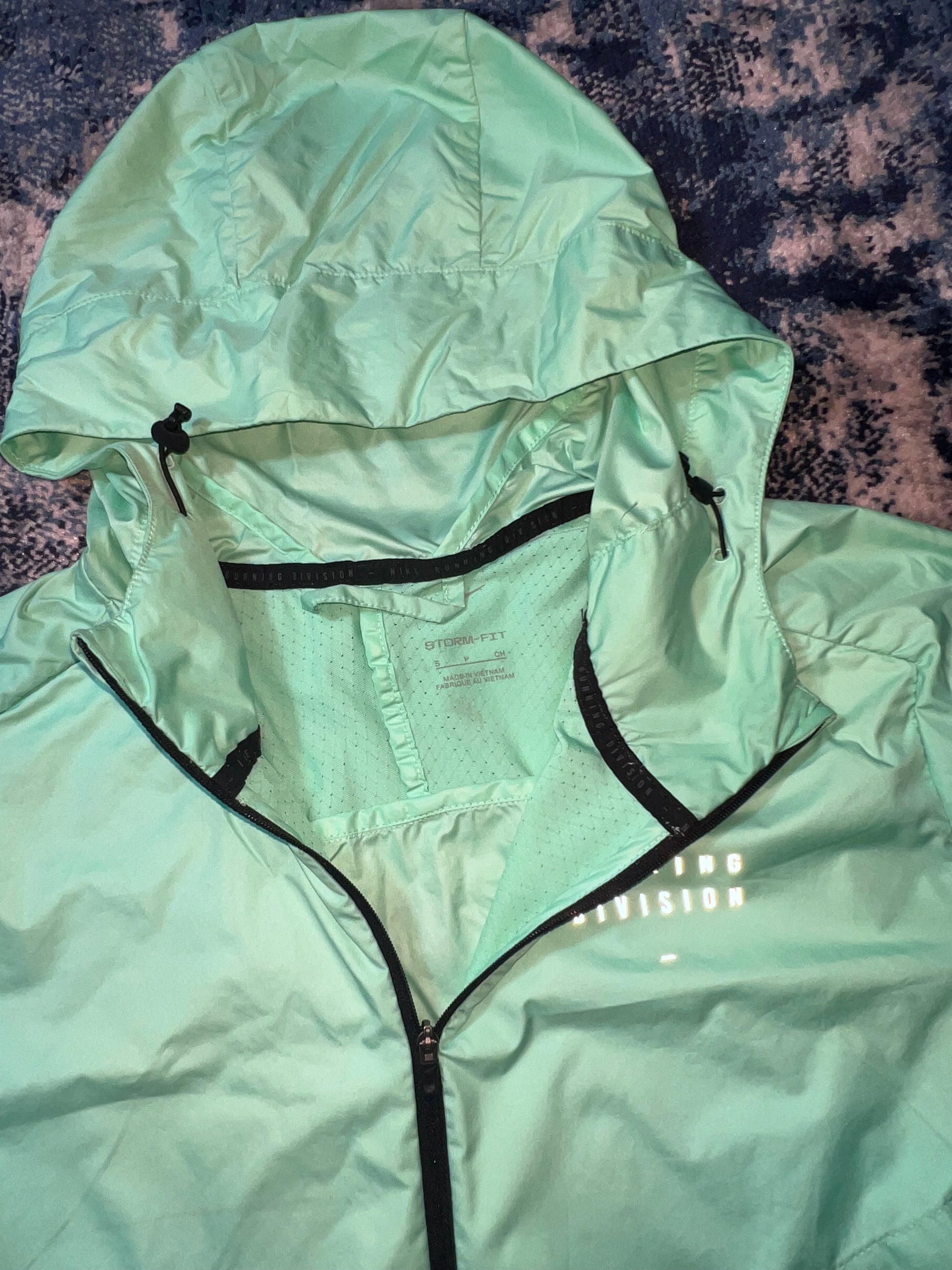 Nike Running Division Storm-FIT Windrunner Jacket Mint Green Men’s Small in Mint Green, men's Small – detail view