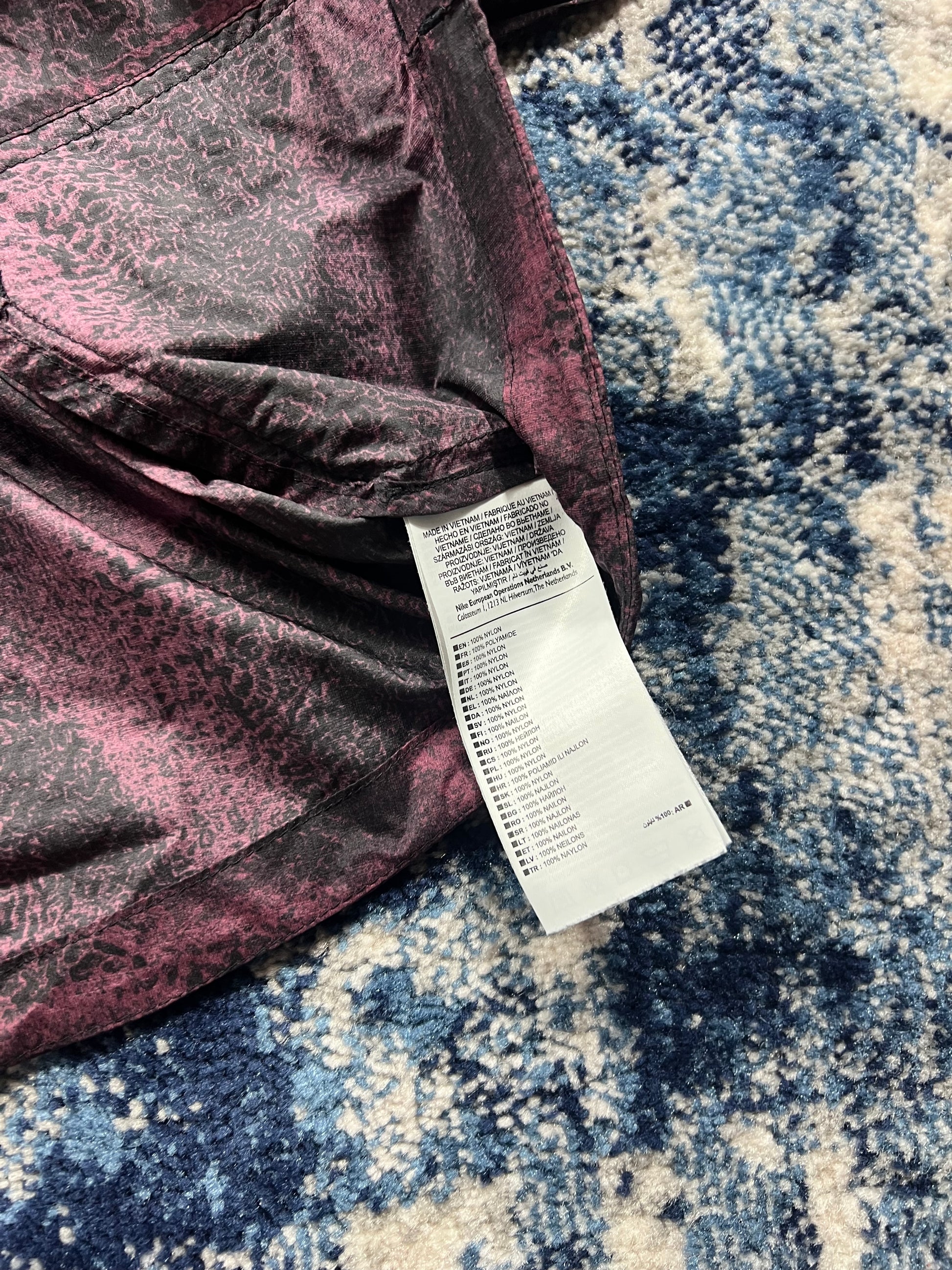 Nike Impossibly Lightweight Snakeskin Windrunner Jacket Burgundy Red Men’s Large – Burgundy / Crimson Red in Burgundy /…