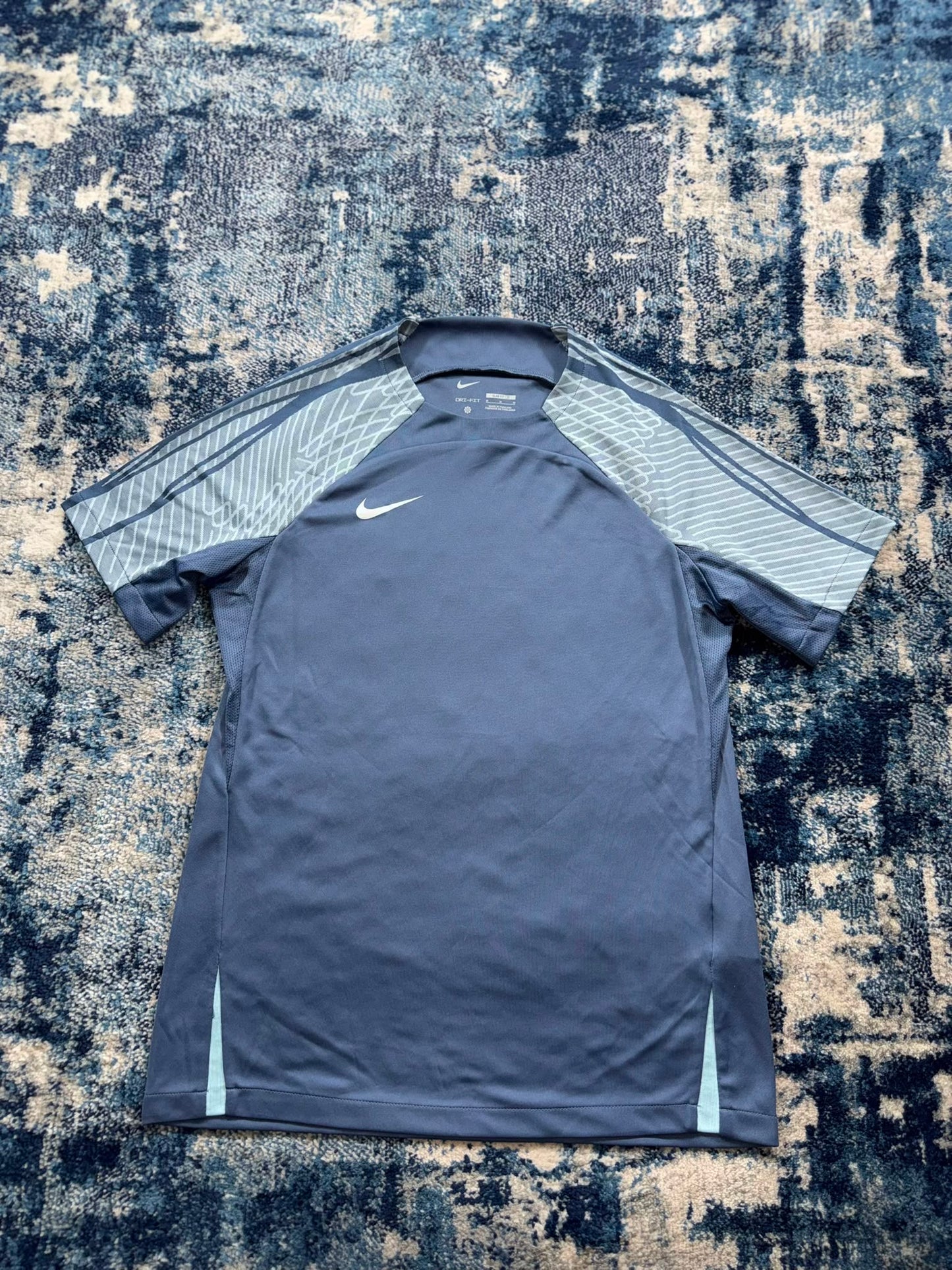 Nike Strike Academy Dri-FIT T-Shirt & Shorts Training Set Blue Men’s Medium in Blue, men's Medium – detail view