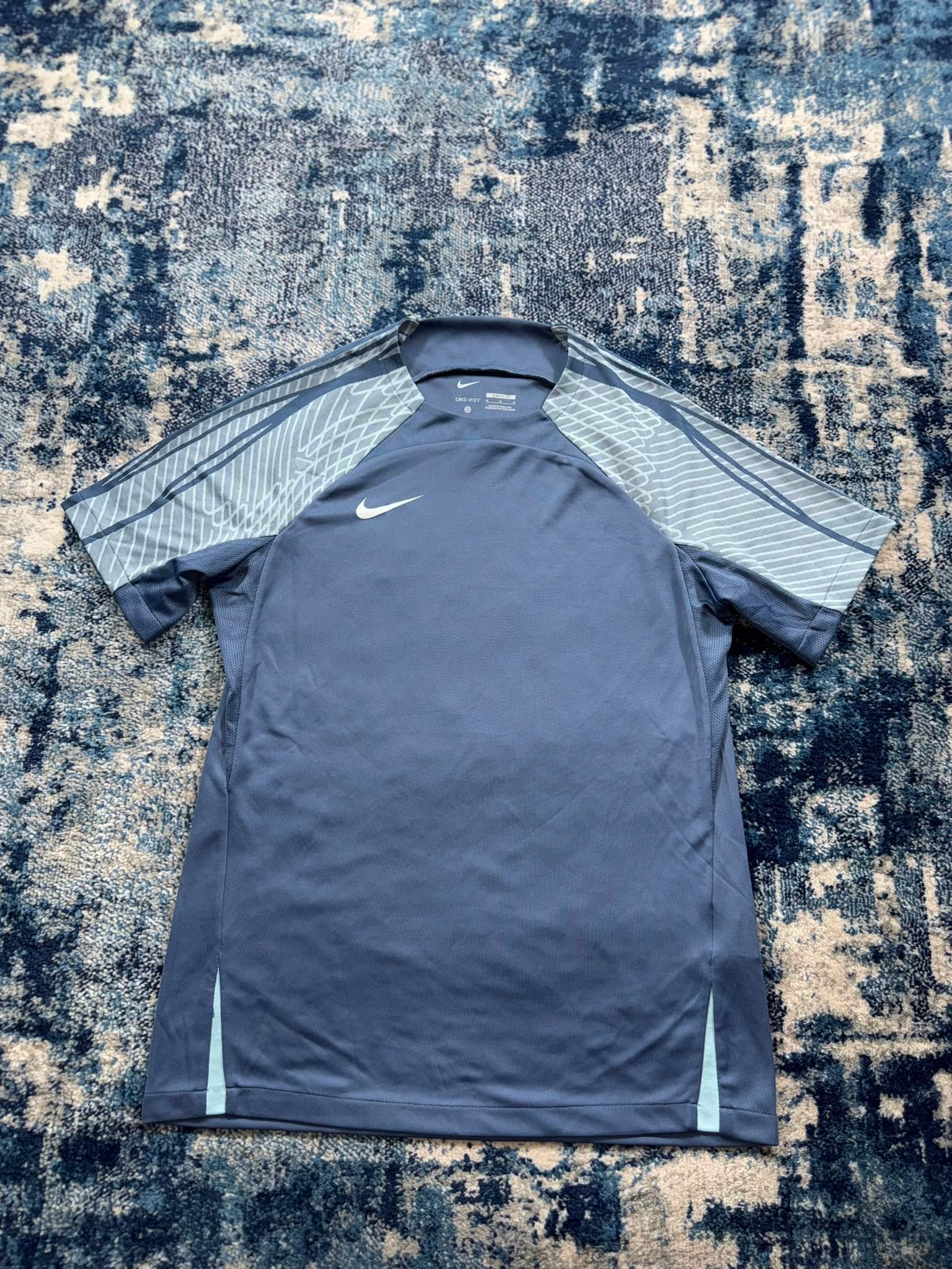 Nike Strike Academy Dri-FIT T-Shirt & Shorts Training Set Blue Men’s Medium in Blue, men's Medium – detail view