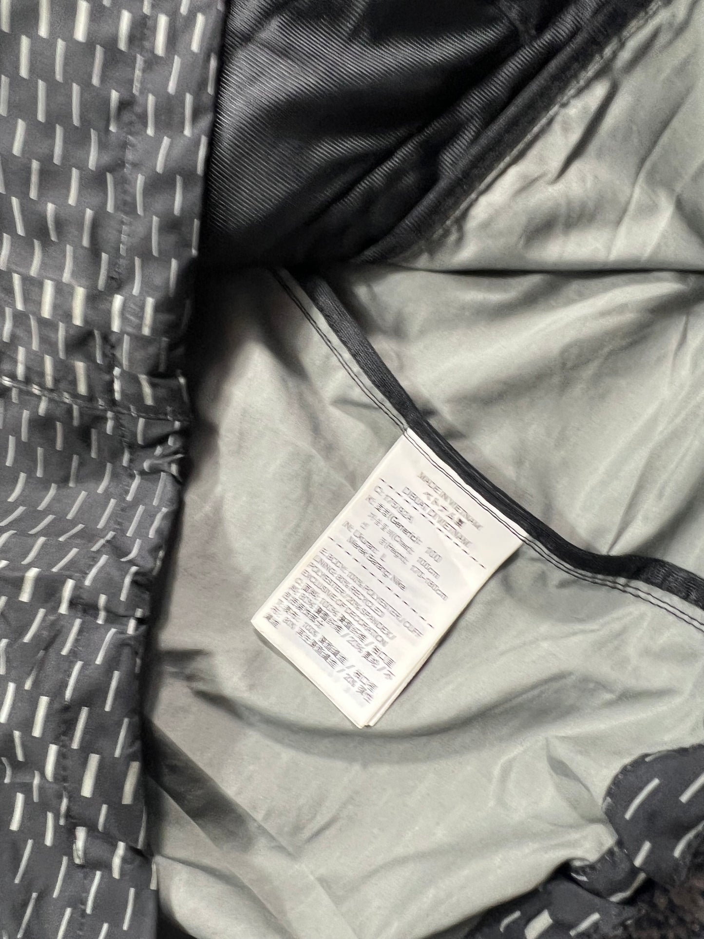 Nike Racer Fuse Digital Dash Windrunner Jacket Dark Grey Men’s Medium in Dark Grey, men's Medium – detail view