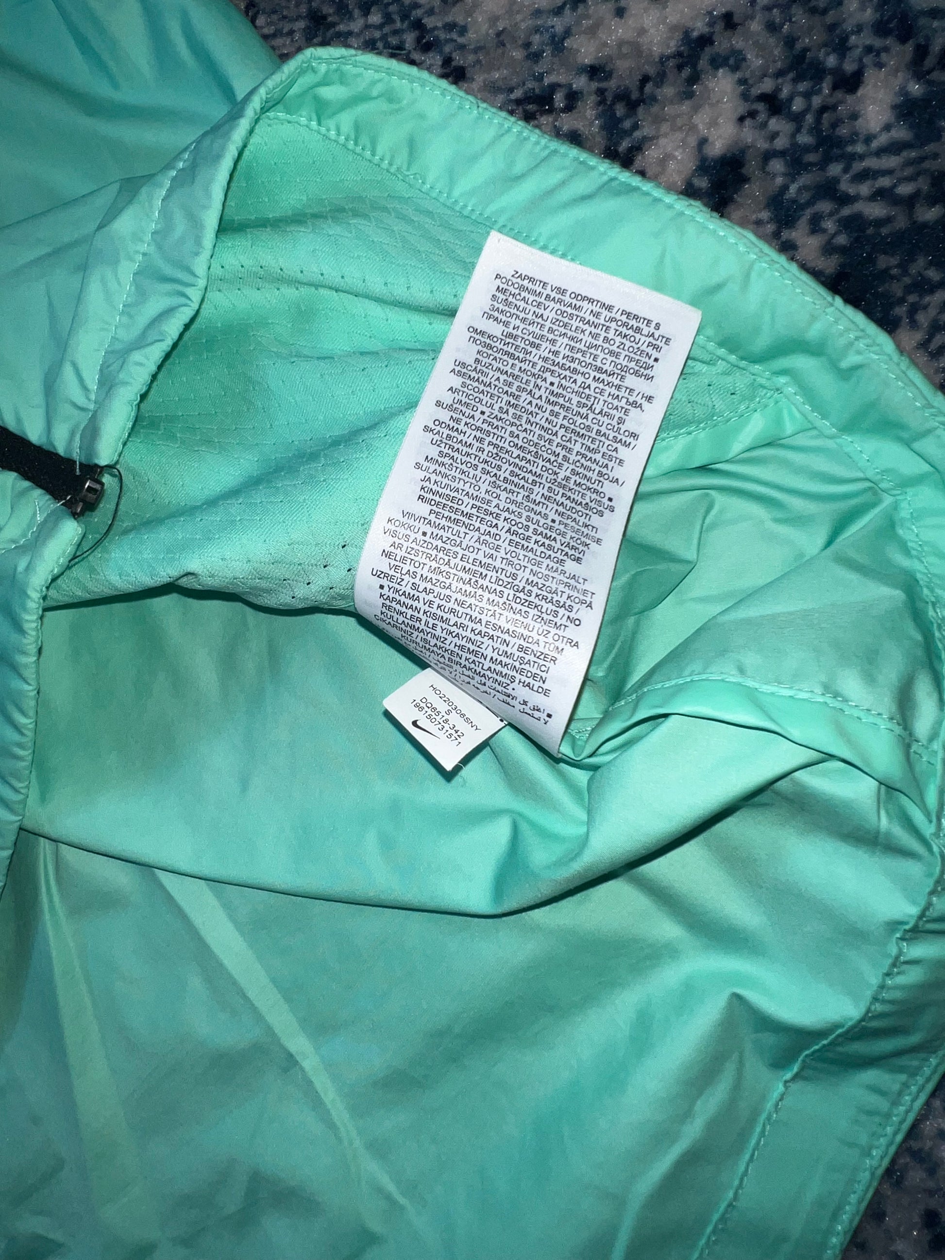 Nike Running Division Storm-FIT Windrunner Jacket Mint Green Men’s Small in Mint Green, men's Small – detail view