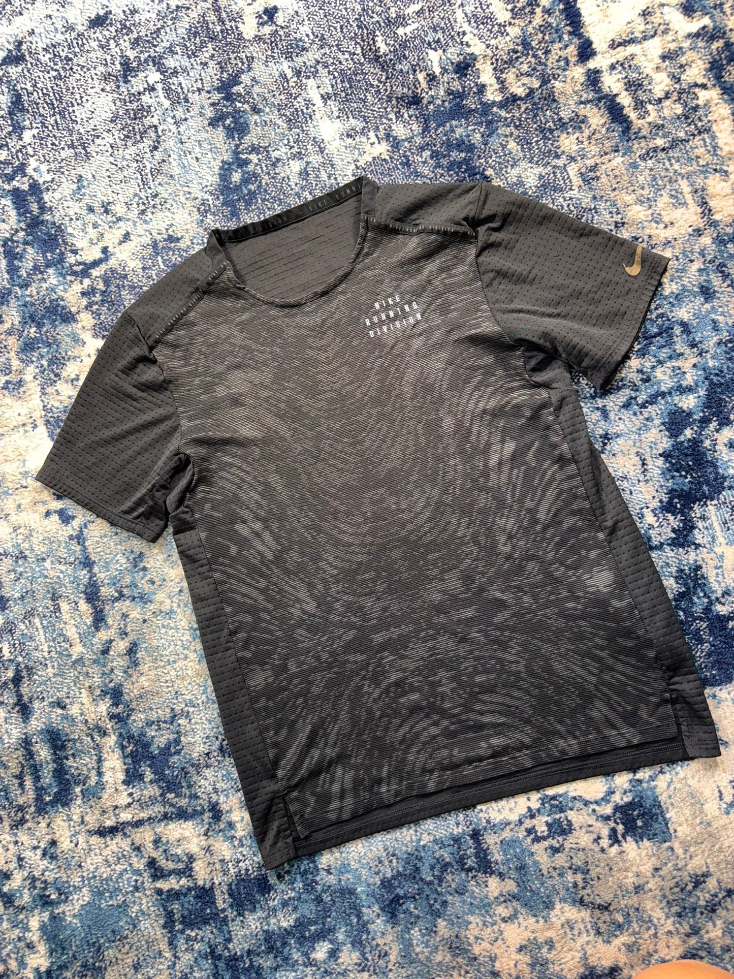 Nike Running Division TechKnit T-Shirt Dark Grey Black Men’s Small – Dark Grey / Black in Dark Grey / Black, men's Small –…