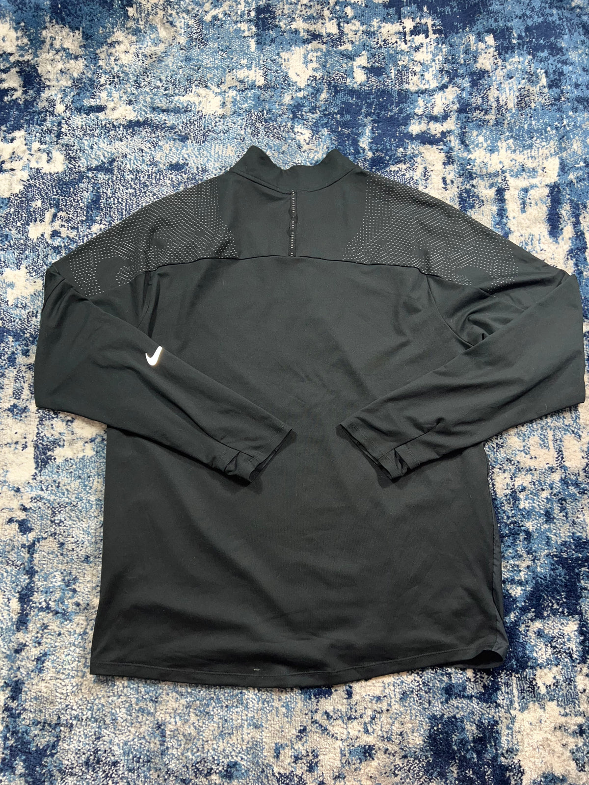 Nike Running Division Element 1/4 Zip Black Reflective Men’s Large in Black, men's Large – detail view