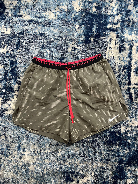 Nike Running Division Reflective Flex Stride 2-in-1 Shorts Dark Stone Men’s Large in Dark Stone, men's Large – front view