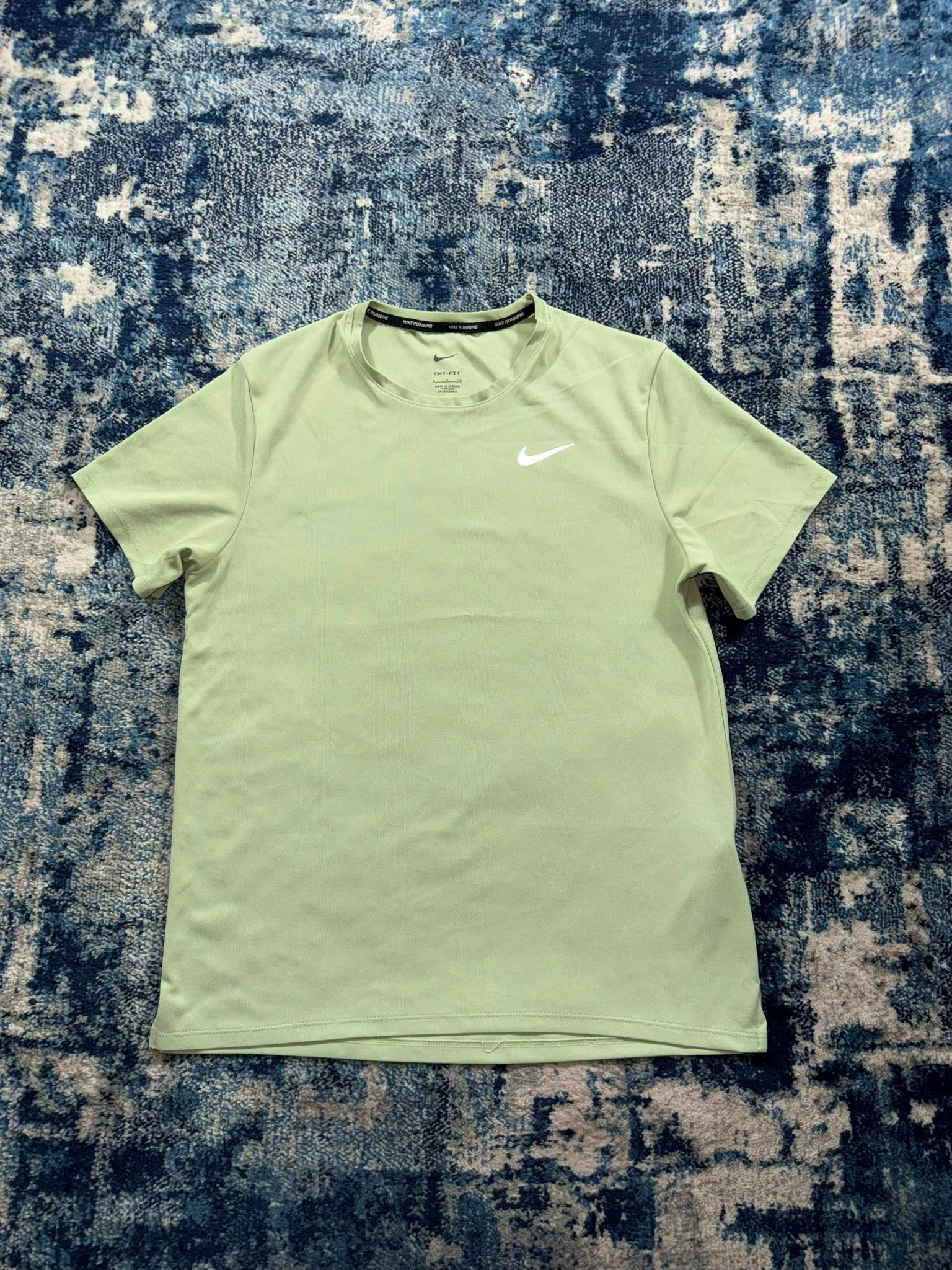 Nike Miler T Shirt / Challenger Shorts Running Gym Set – Olive Aura, Men's Small in Olive Aura, men's Small – detail view