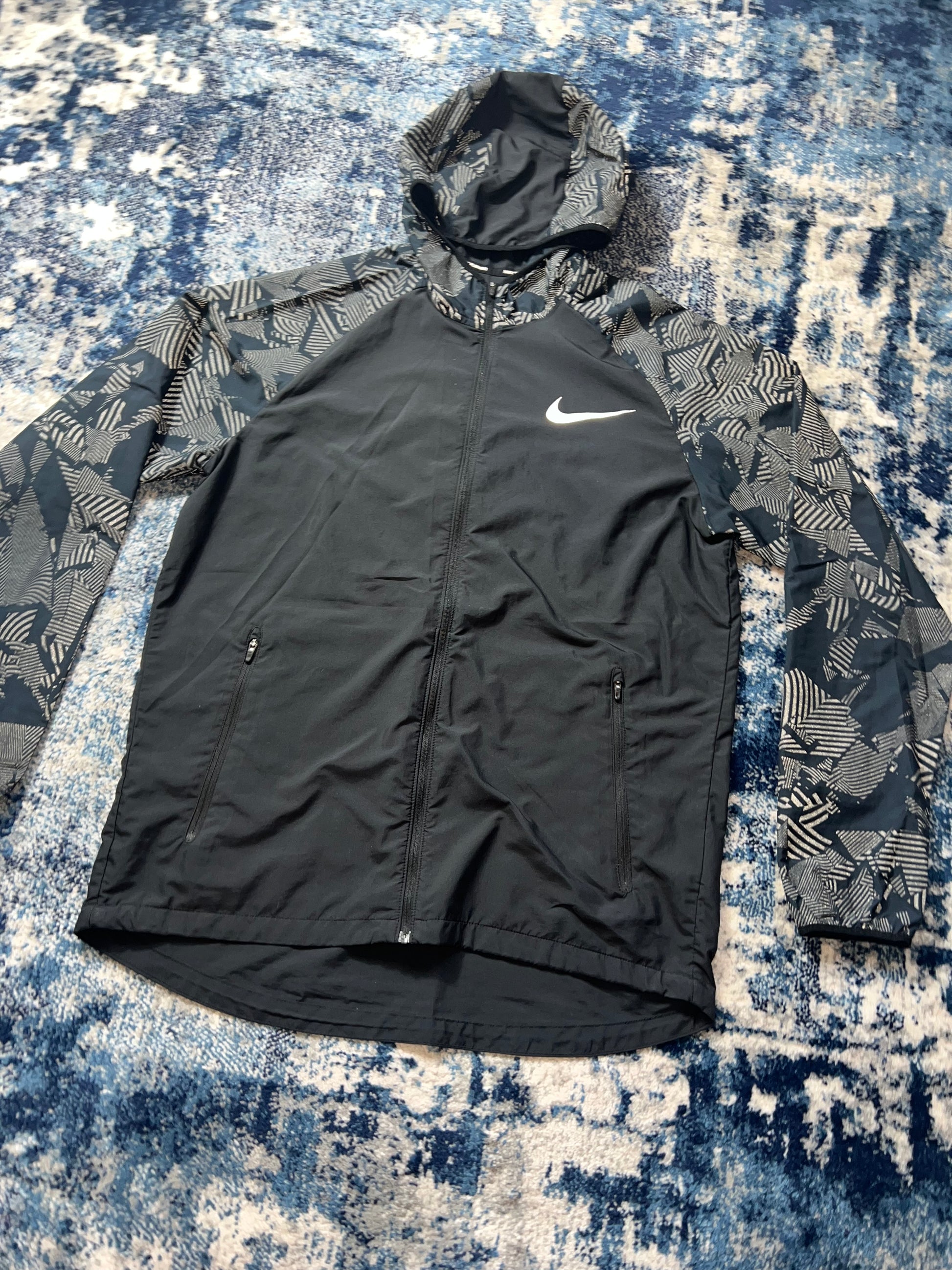 Nike Essentials Reflective Windrunner Jacket Men’s Medium in Reflective / Colour Not Provided, men's Medium – detail view