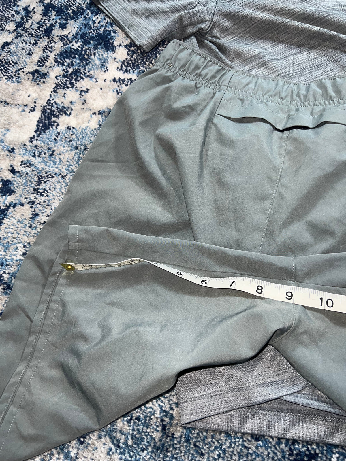 Nike Miler T-Shirt & Challenger 9” Shorts Running Gym Set Grey Men’s Medium in Grey, men's Medium – detail view