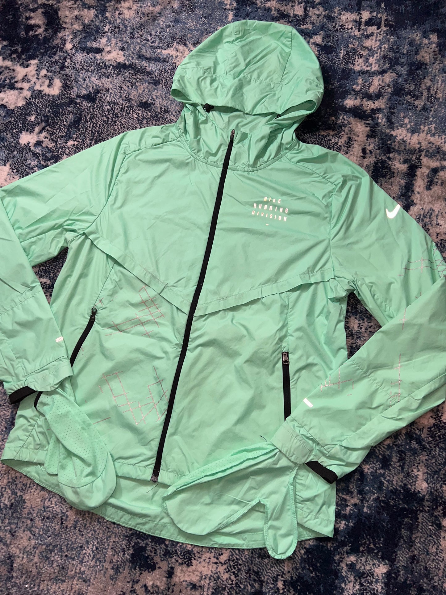 Nike Running Division Storm-FIT Windrunner Jacket Mint Green Men’s Small in Mint Green, men's Small – alternate view