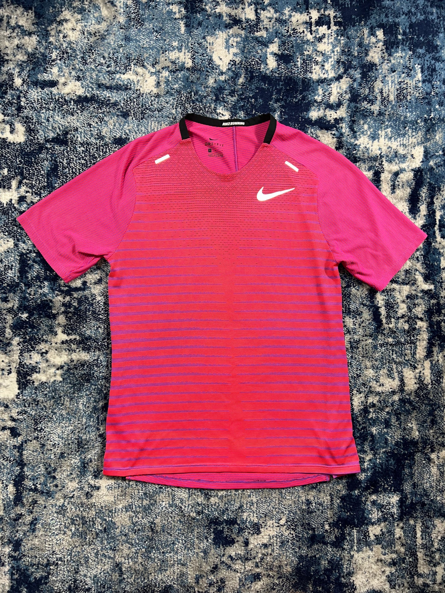 Nike TechKnit Future Fast Running T-Shirt Hot Pink Men’s Medium in Hot Pink, men's Medium – front view