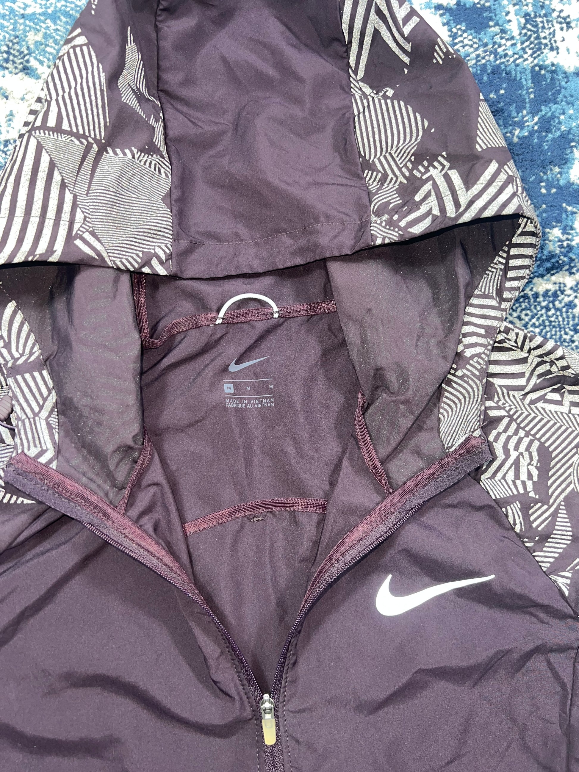 Nike Women’s Reflective Windrunner Jacket Purple UK Small in Purple, men's Small – detail view