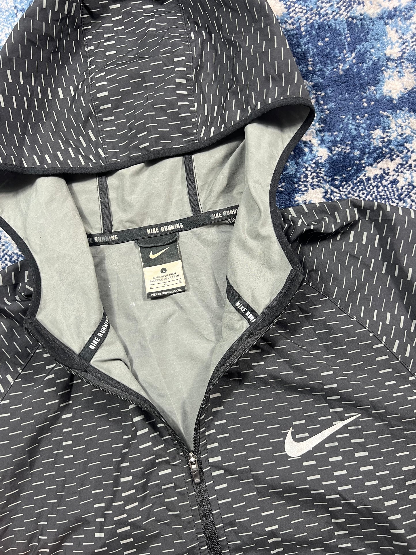 Nike Racer Fuse Digital Dash Windrunner Jacket Dark Grey Men’s Medium in Dark Grey, men's Medium – detail view