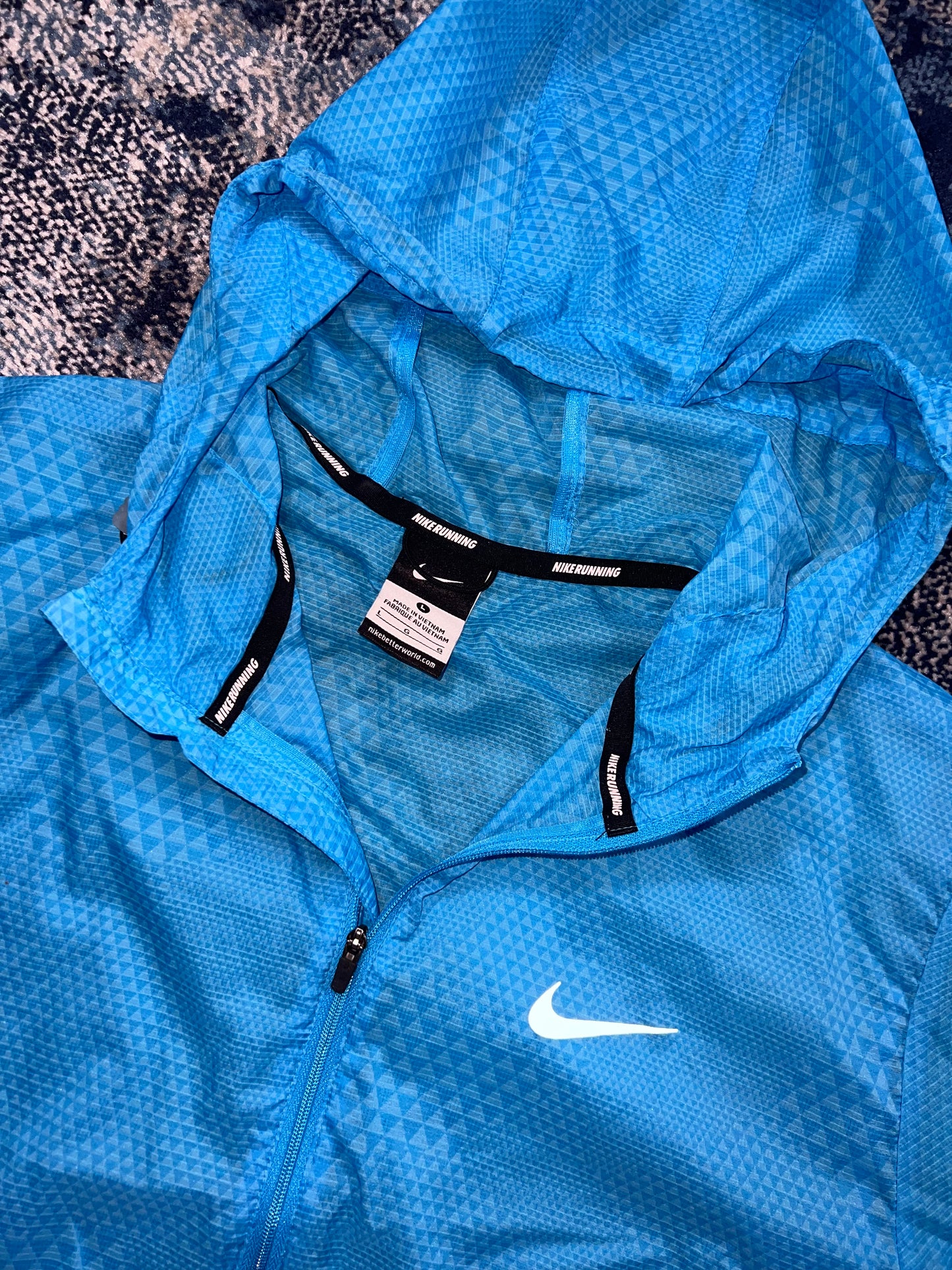 Nike Lightweight Reflective Windrunner Jacket Light Blue Men’s Medium in Light Blue, men's Mixed Sizes – detail view