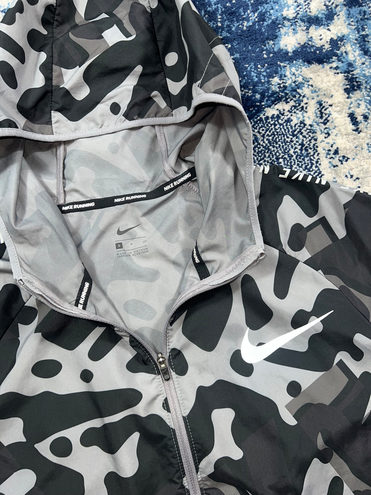 Nike Camo Reflective Windrunner Jacket Grey Black Men’s Small – Grey / Black in Grey / Black, men's Small – detail view