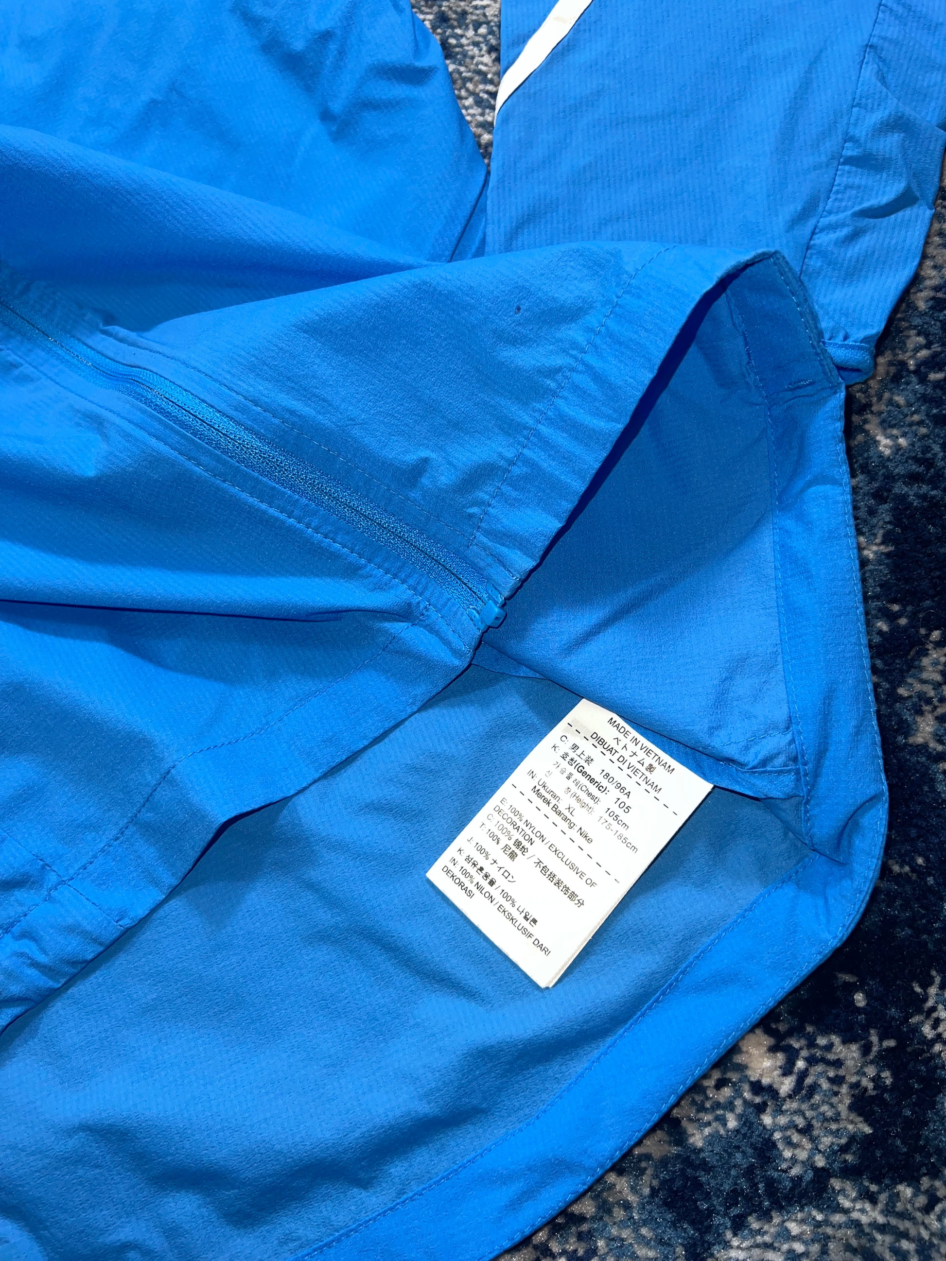 Nike Impossibly Lightweight Windrunner Jacket Blue White Men’s Large – Blue / White in Blue / White, men's Mixed Sizes –…