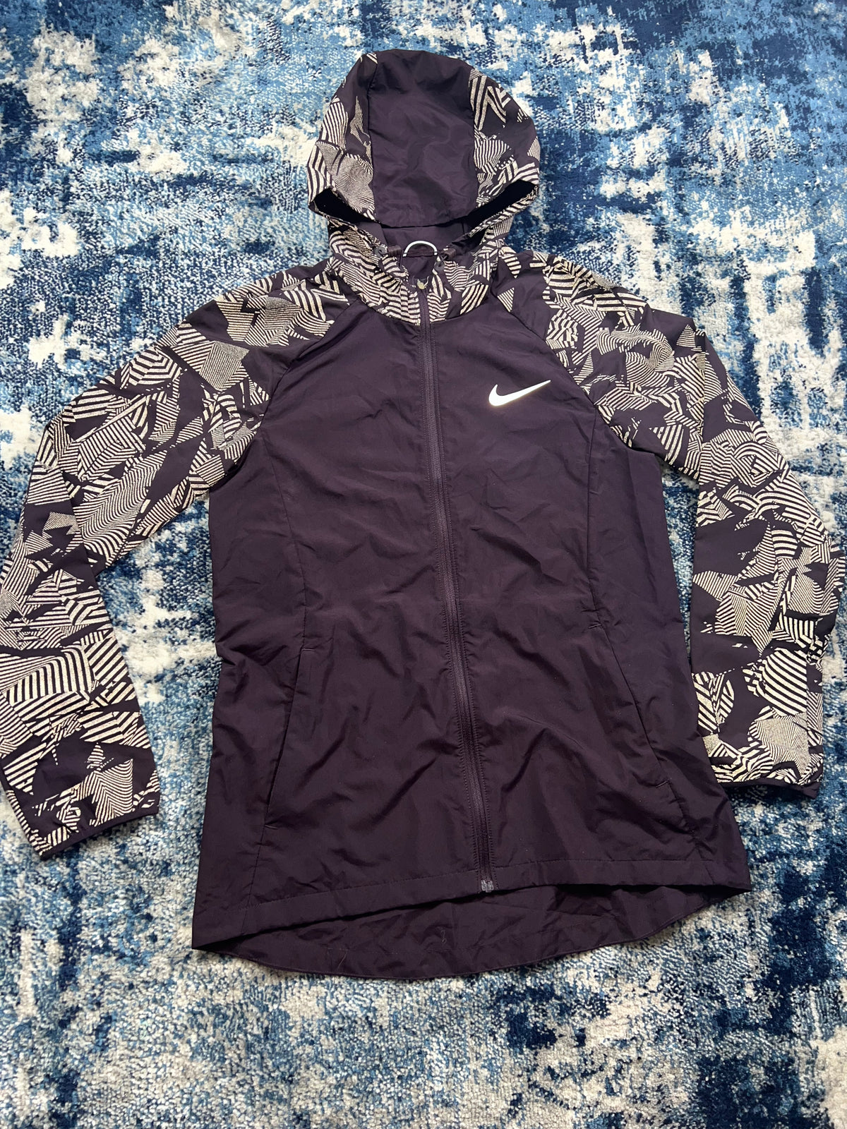 Nike Women’s Reflective Windrunner Jacket Purple UK Small in Purple, men's Small – detail view