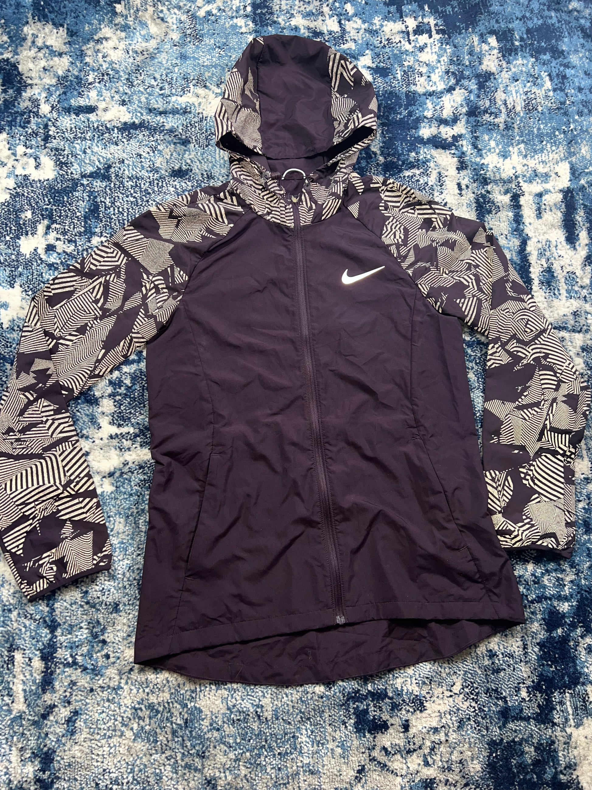 Nike Women’s Reflective Windrunner Jacket Purple UK Small in Purple, men's Small – detail view