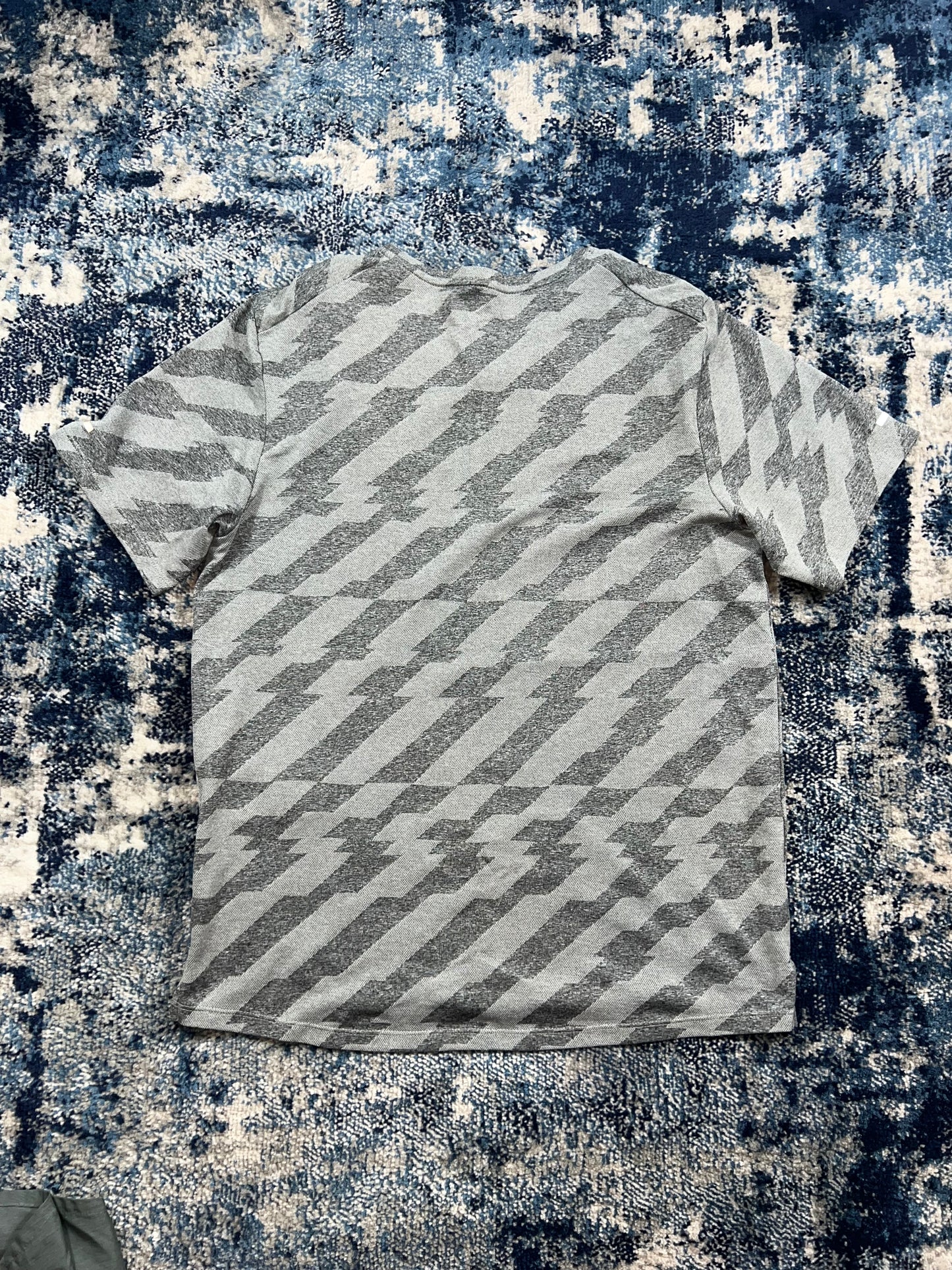 Nike Jacquard Miler T-Shirt & Challenger 5” Shorts Running Set Grey Men’s Small in Grey, men's Small – detail view