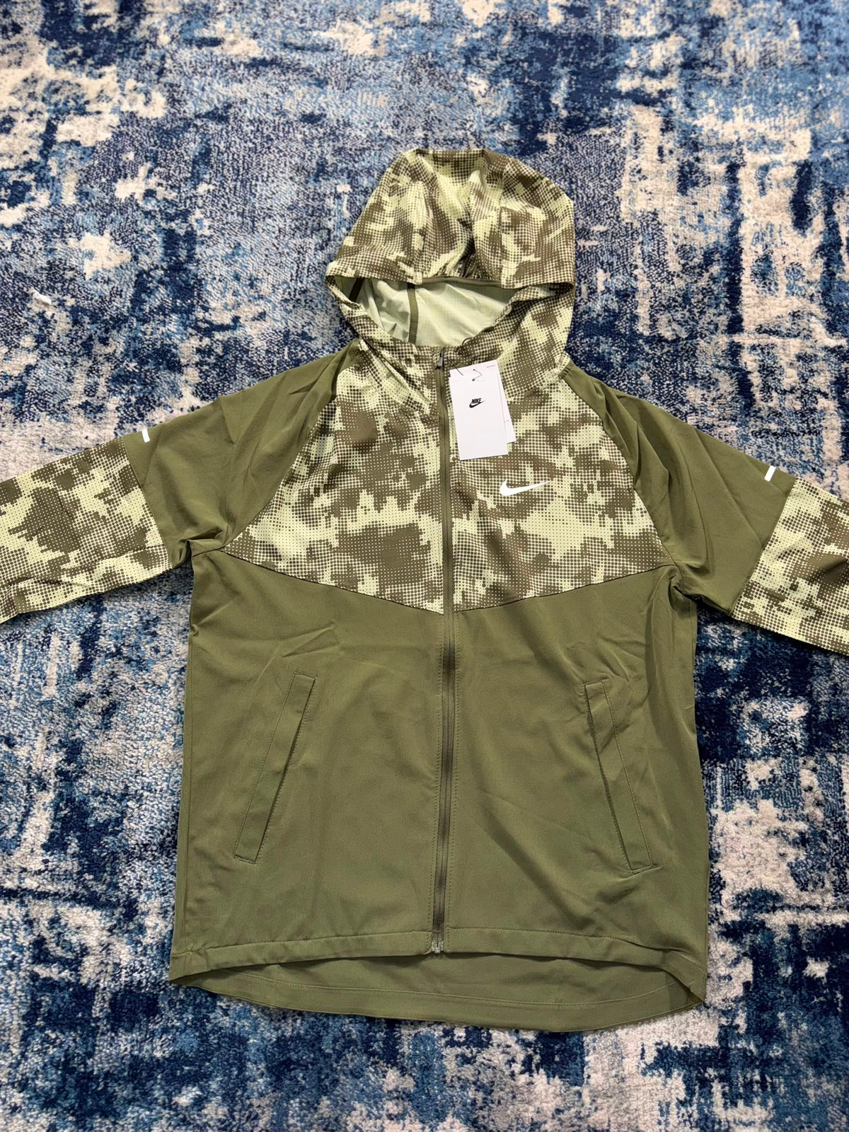 Nike Repel Miler Camo Windrunner Jacket Khaki Green Men’s Small in Khaki Green, men's Small – detail view