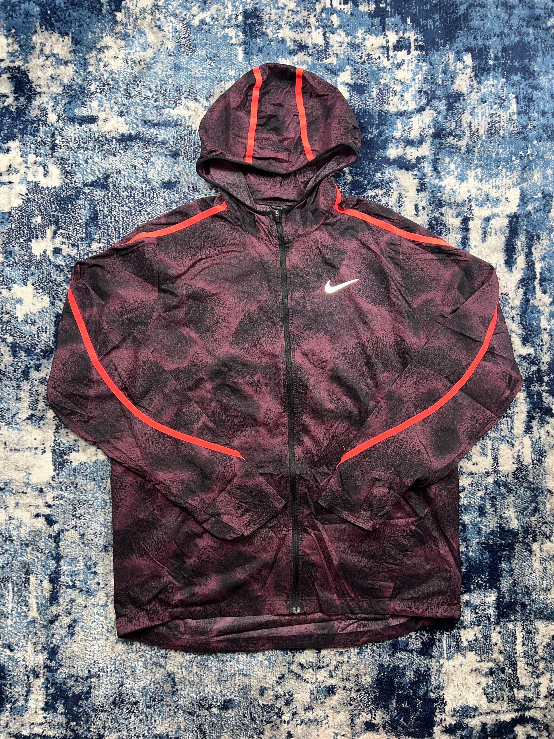 Nike Impossibly Lightweight Snakeskin Windrunner Jacket Burgundy Red Men’s Large – Burgundy / Crimson Red in Burgundy /…