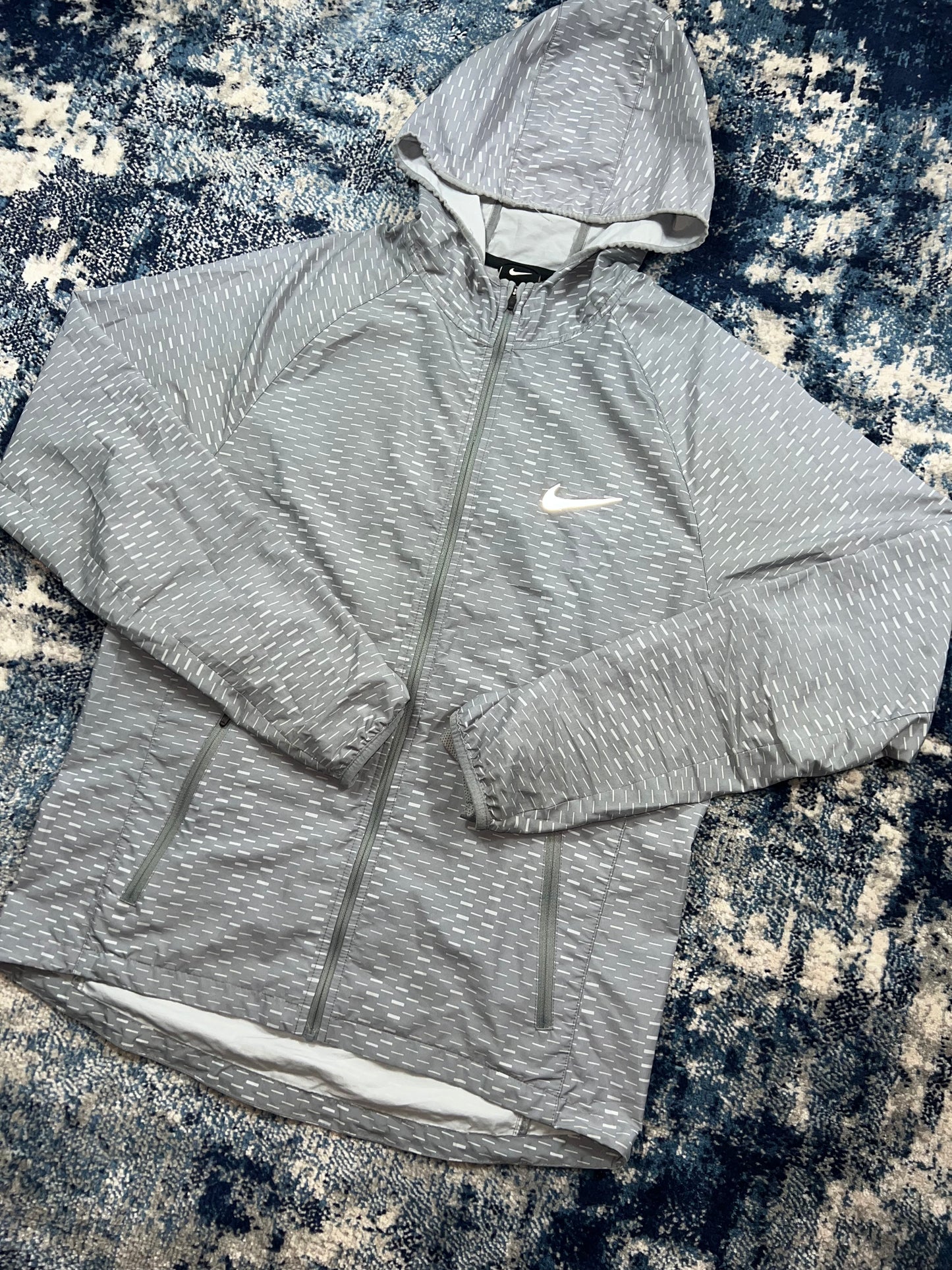 Nike Racer Fuse Digital Dash Windrunner Jacket Light Grey Men’s Small in Light Grey, men's Small – alternate view