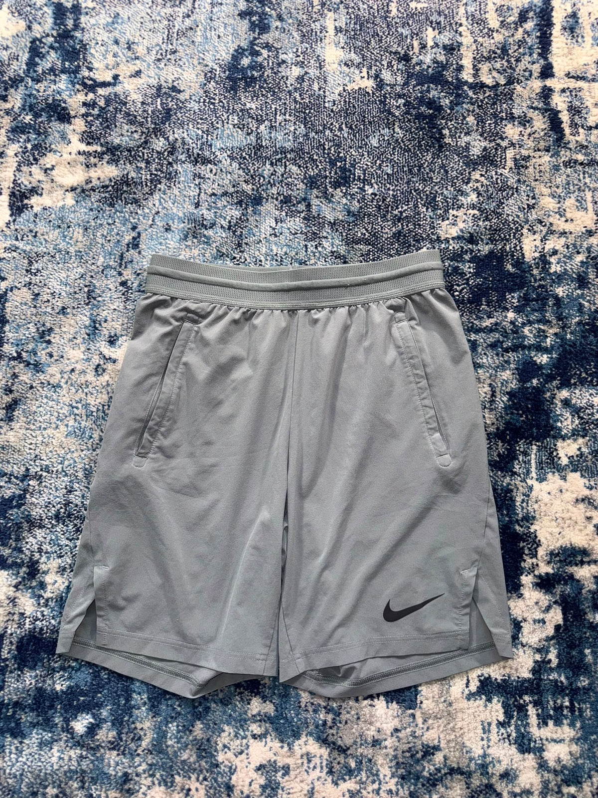 Nike Dri-FIT 7” Shorts Grey Men’s Small Zip Pockets in Grey, men's Small – detail view