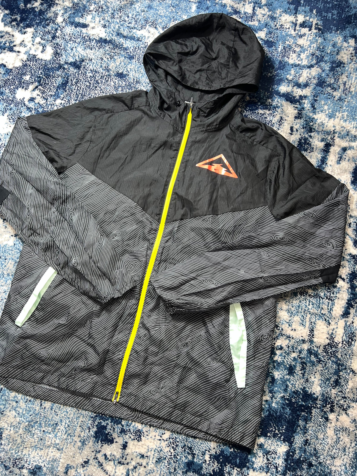 Nike Trail Lightweight Windrunner Jacket Black Grey Yellow Red Men’s Medium – Black / Grey / Yellow / Red in Black / Grey /…
