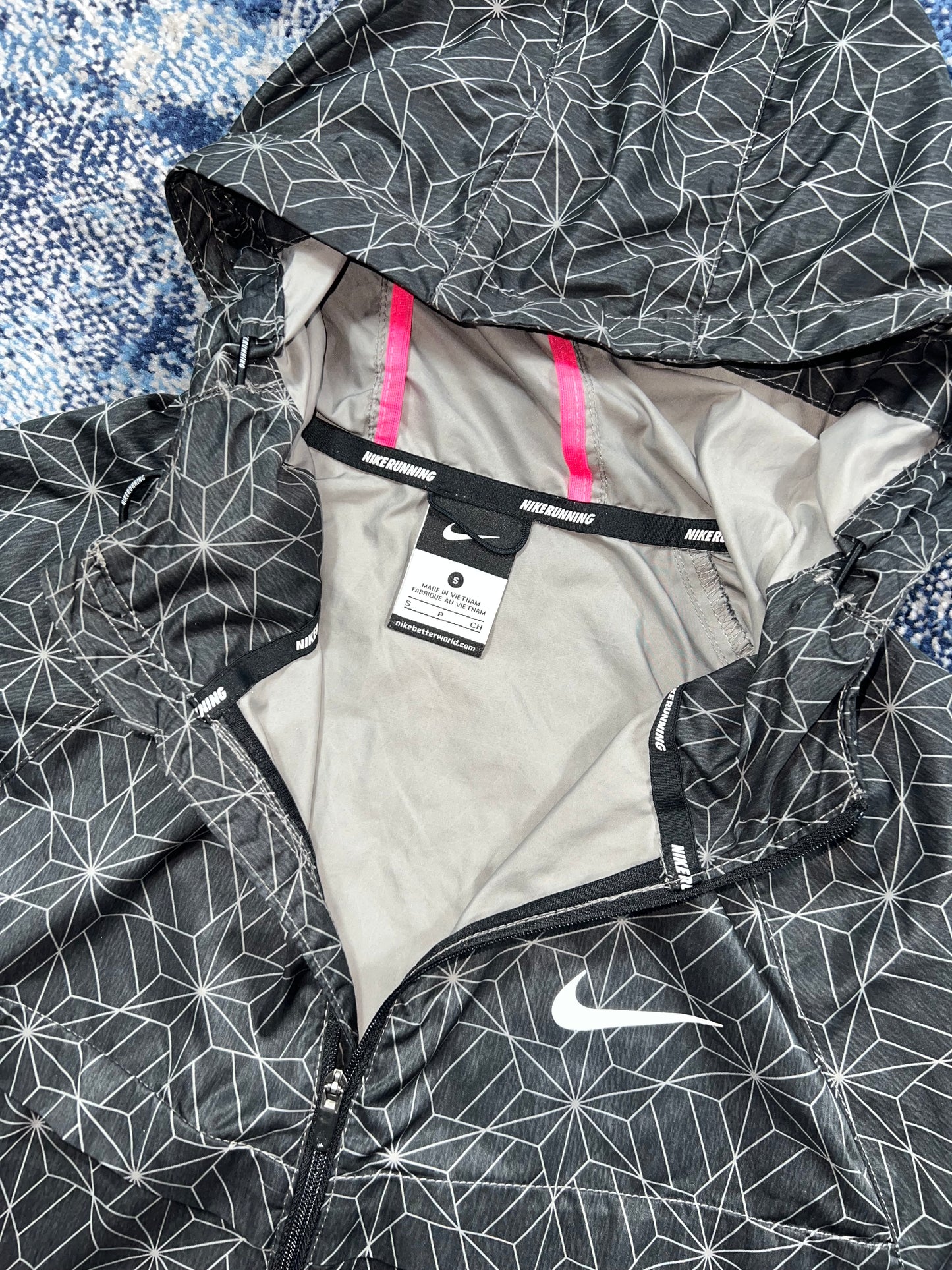 Nike Ekiden Racer Windrunner Jacket Grey Pink Reflective Men’s XS – Grey / Pink, Men's Extra Small in Grey / Pink, men's…