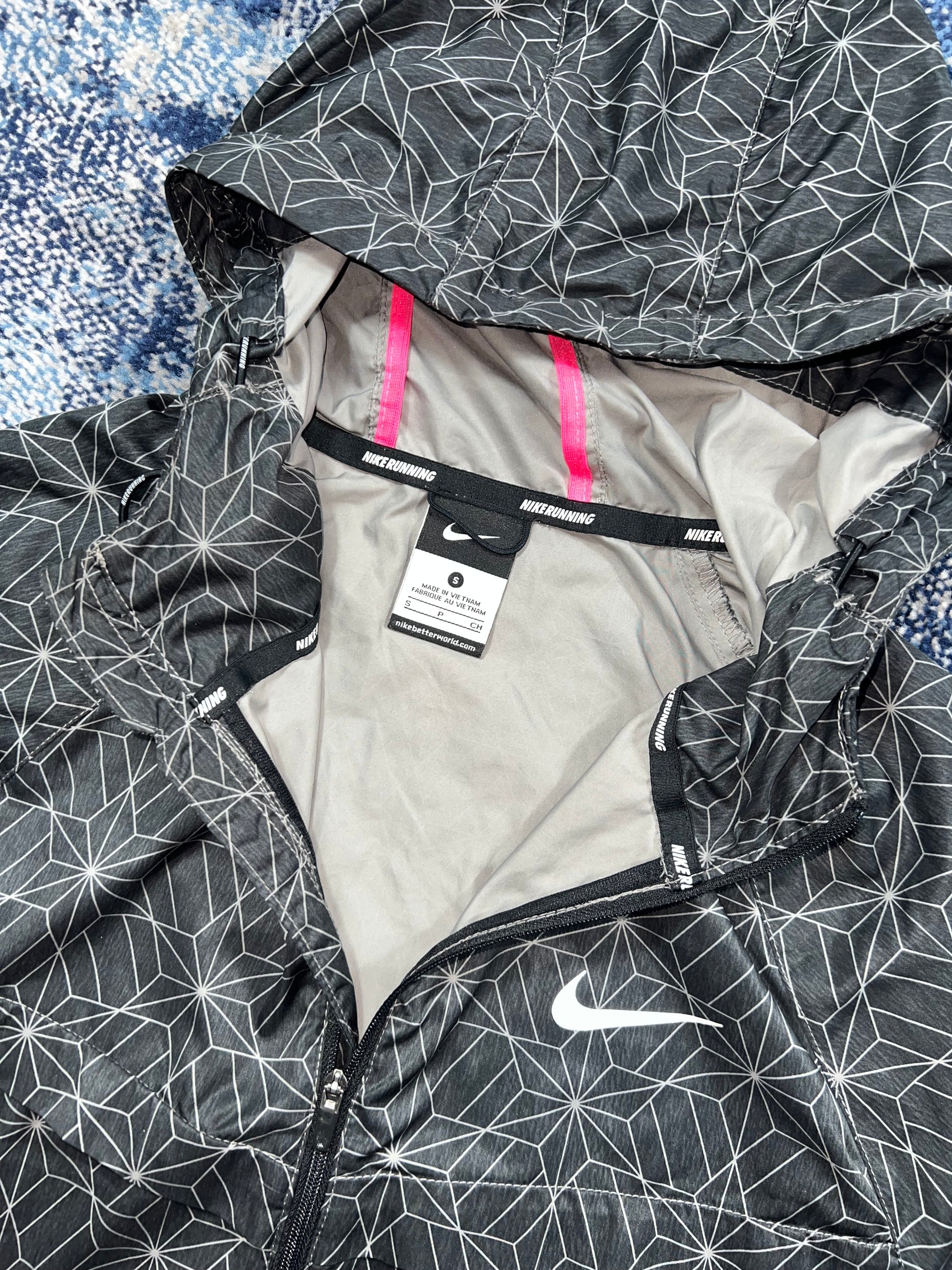 Nike Ekiden Racer Windrunner Jacket Grey Pink Reflective Men’s XS – Grey / Pink, Men's Extra Small in Grey / Pink, men's…