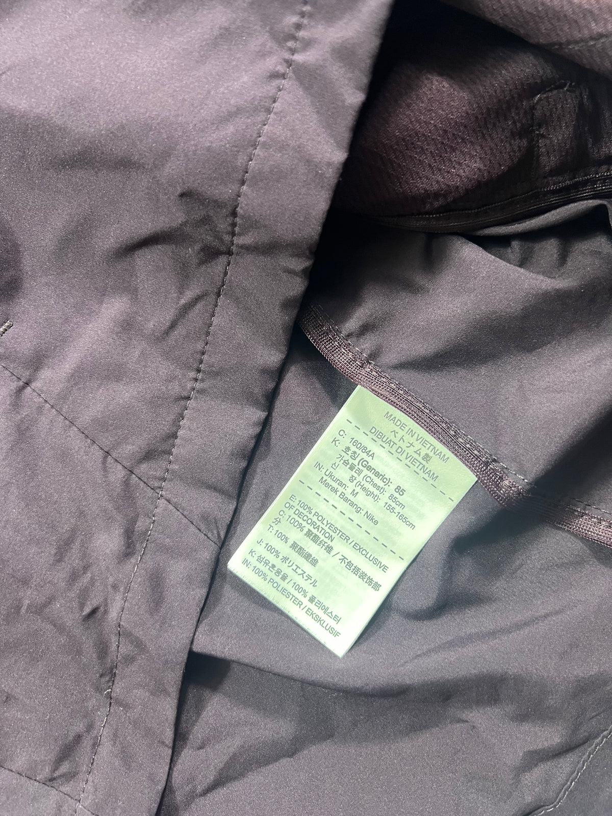 Nike Women’s Reflective Windrunner Jacket Purple UK Small in Purple, men's Small – detail view