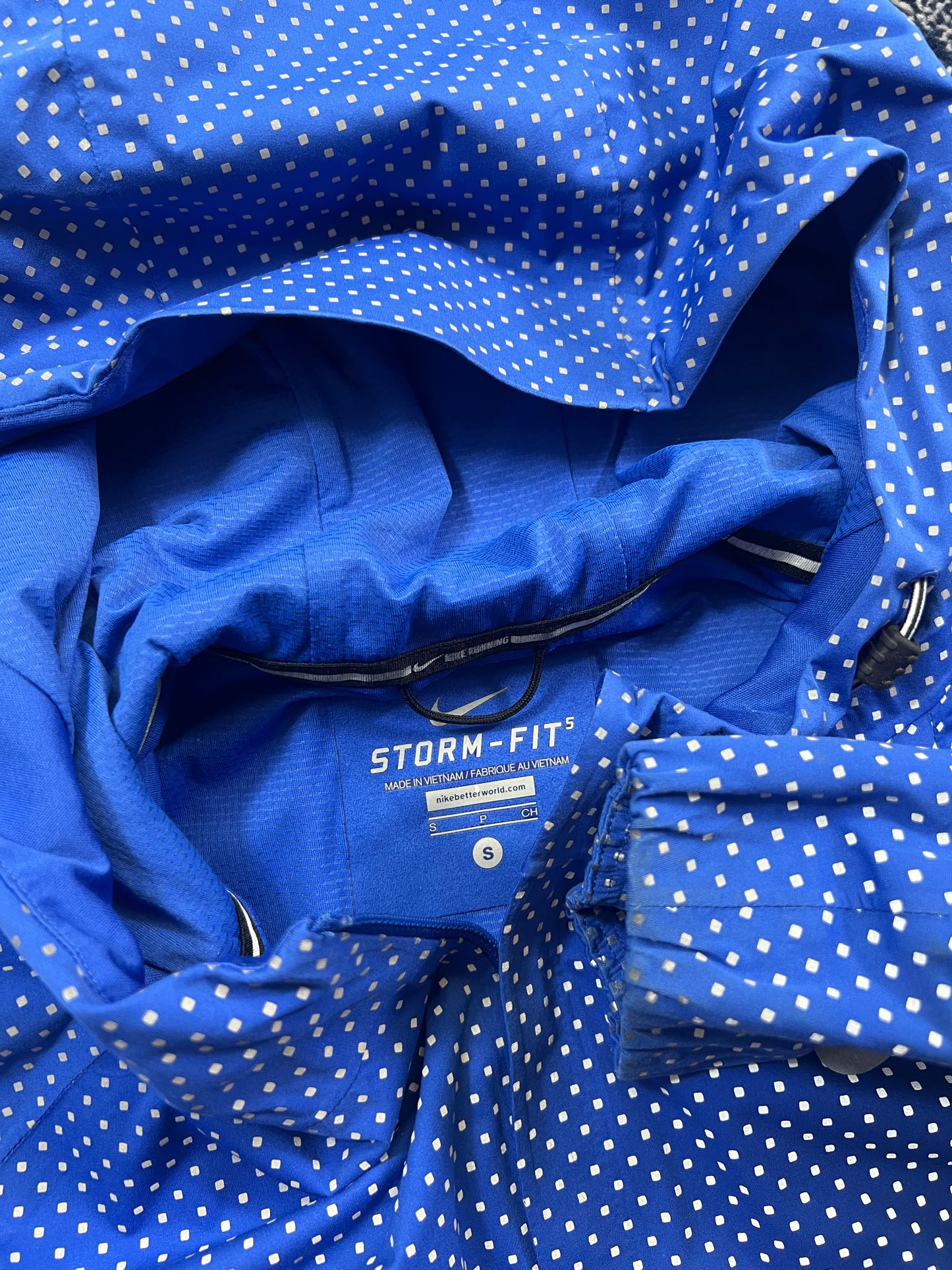 Nike Flash Storm-FIT Jacket Blue All Over Reflective Men’s Small in Blue, men's Small – detail view