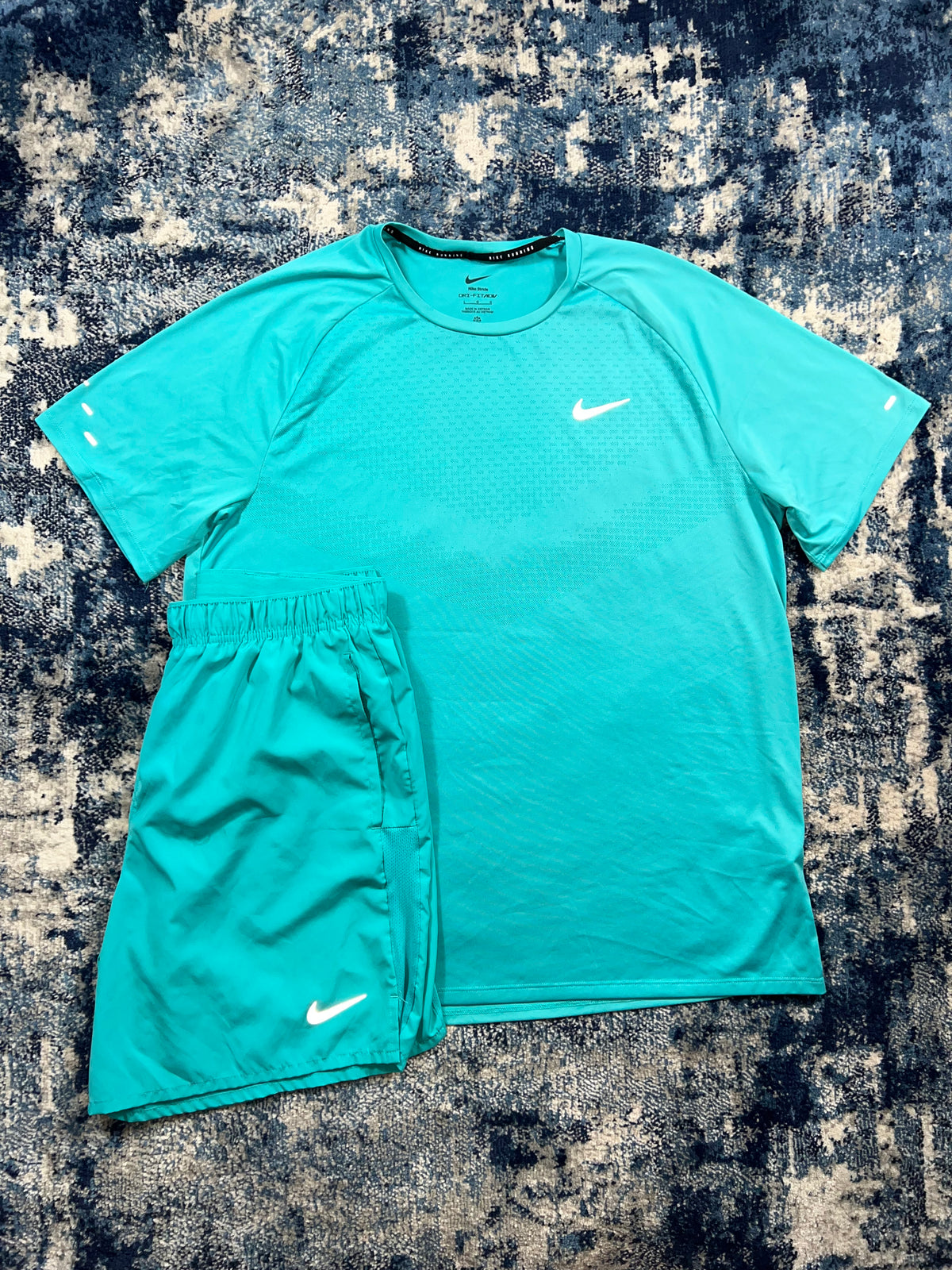 Nike Stride Dri-FIT ADV T-Shirt & Challenger 7” Shorts Set Dusty Cactus – Dusty Cactus / Blue / Green, Men's Large in Dusty…