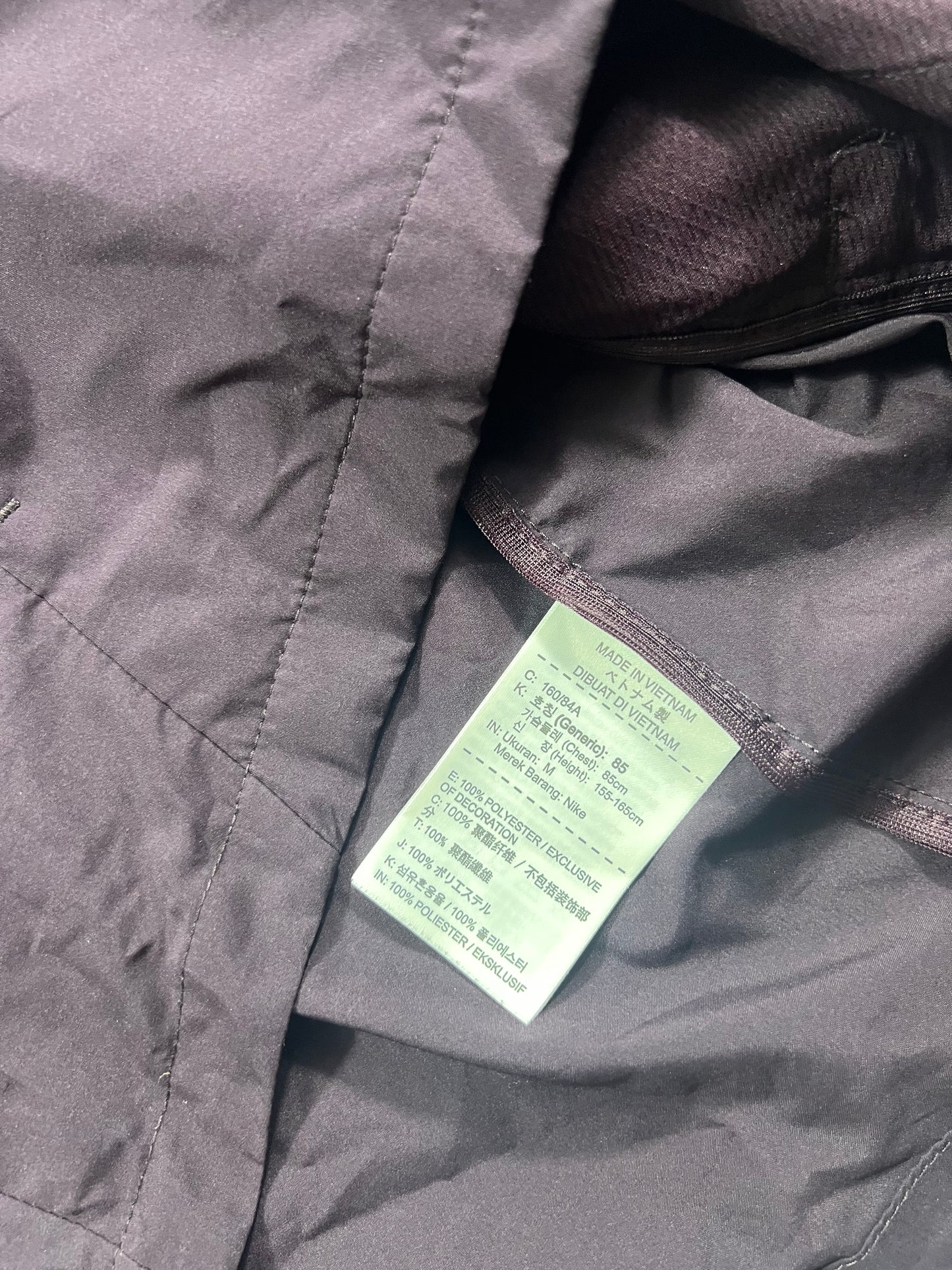 Nike Women’s Reflective Windrunner Jacket Purple UK Small in Purple, men's Small – detail view