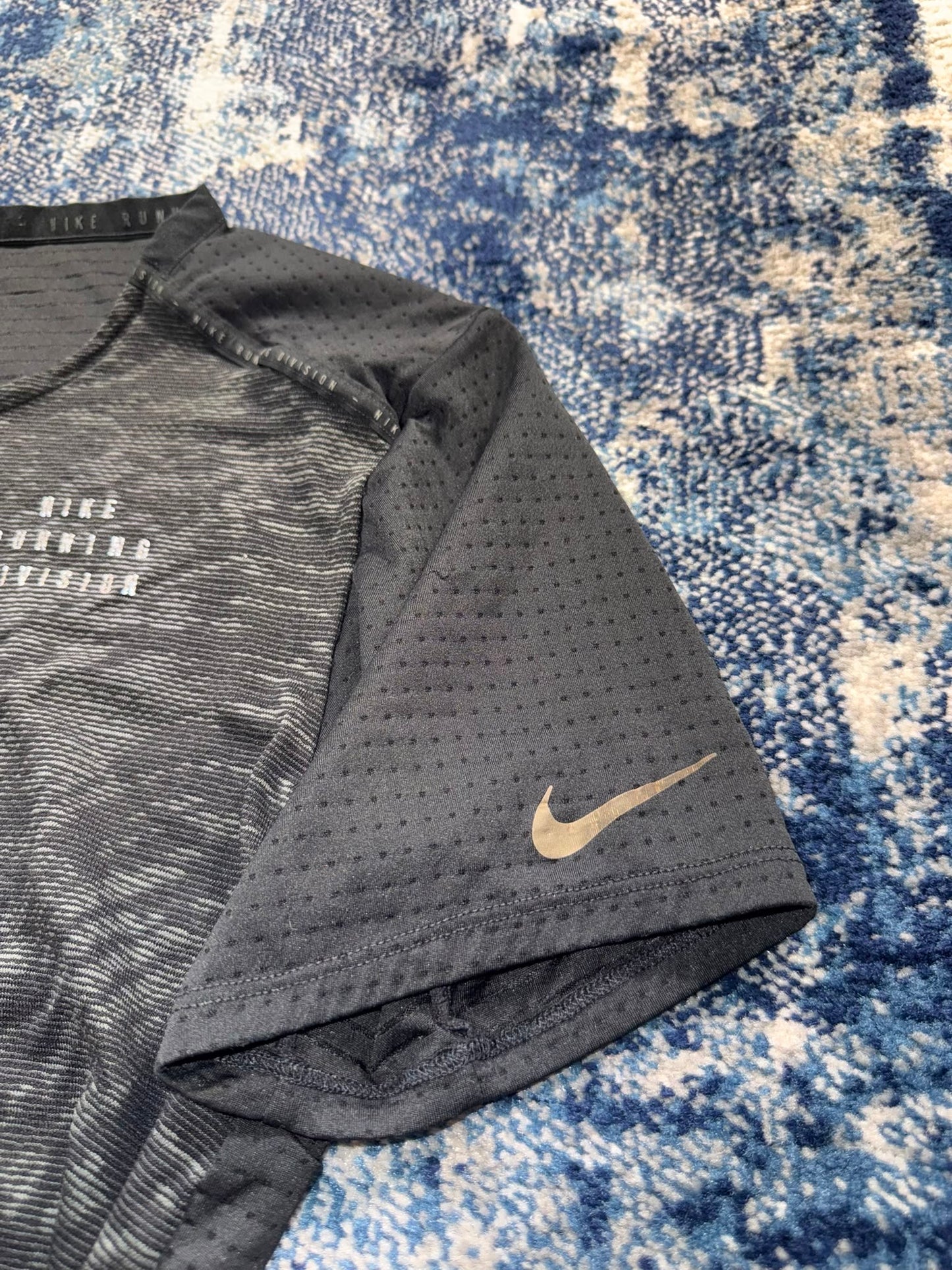 Nike Running Division TechKnit T-Shirt Dark Grey Black Men’s Small – Dark Grey / Black in Dark Grey / Black, men's Small –…