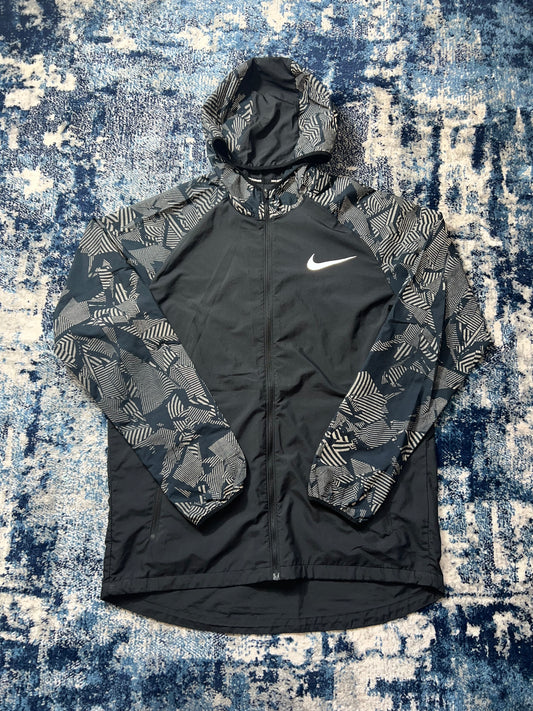 Nike Essentials Reflective Windrunner Jacket Men’s Medium in Reflective / Colour Not Provided, men's Medium – front view